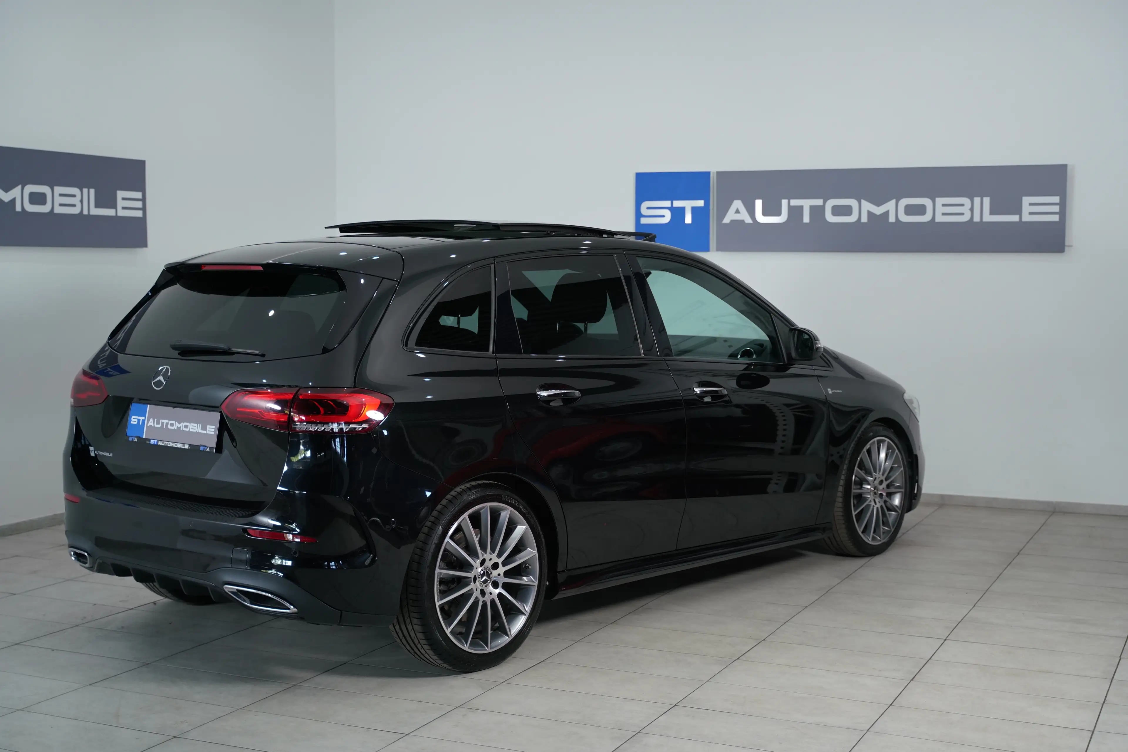 Mercedes-Benz B 220 B 220 d 4Matic Aut. // AMG- LINE // PANORAMADACH — photo 7