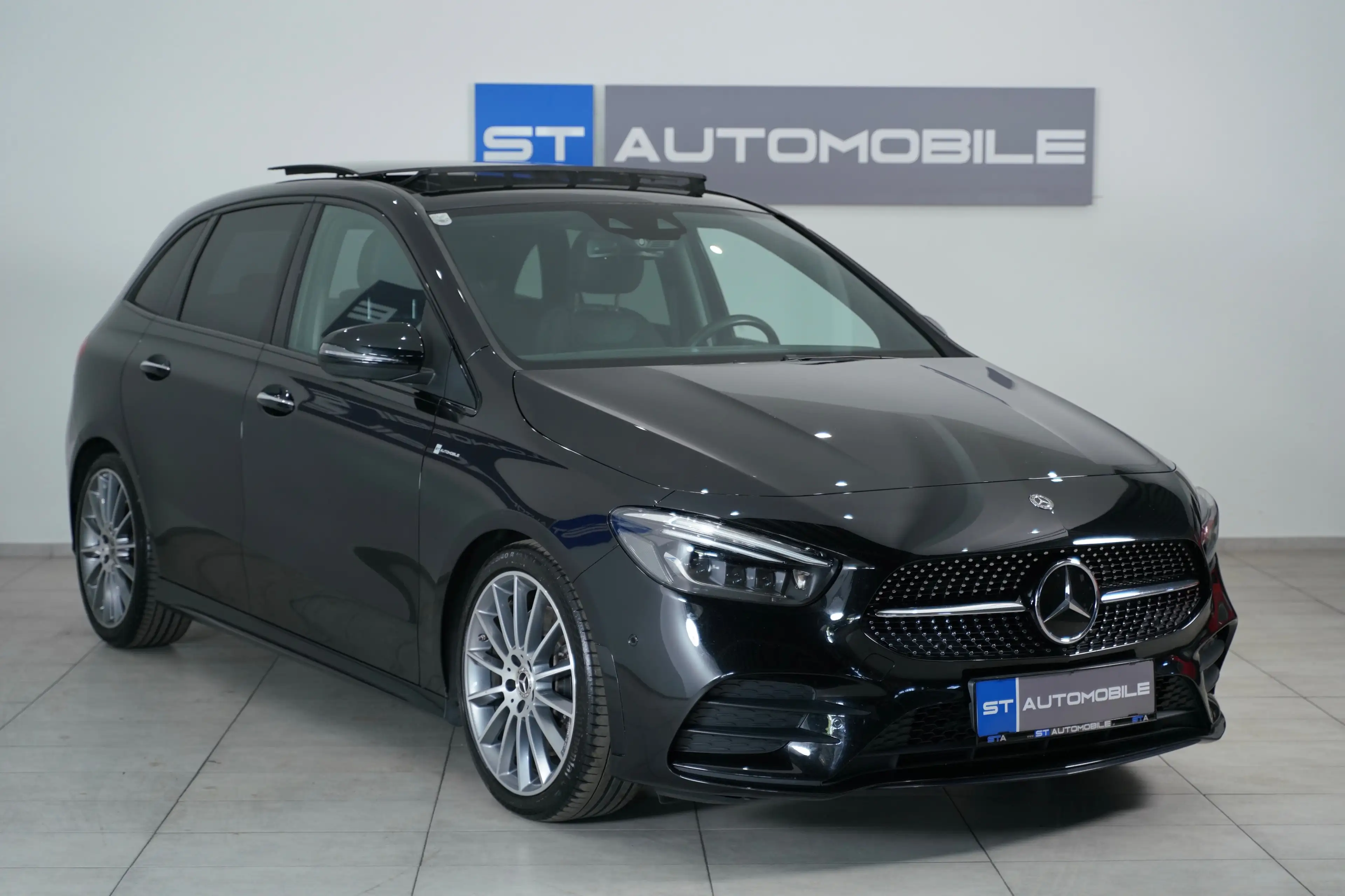 Mercedes-Benz B 220 B 220 d 4Matic Aut. // AMG- LINE // PANORAMADACH — photo 5