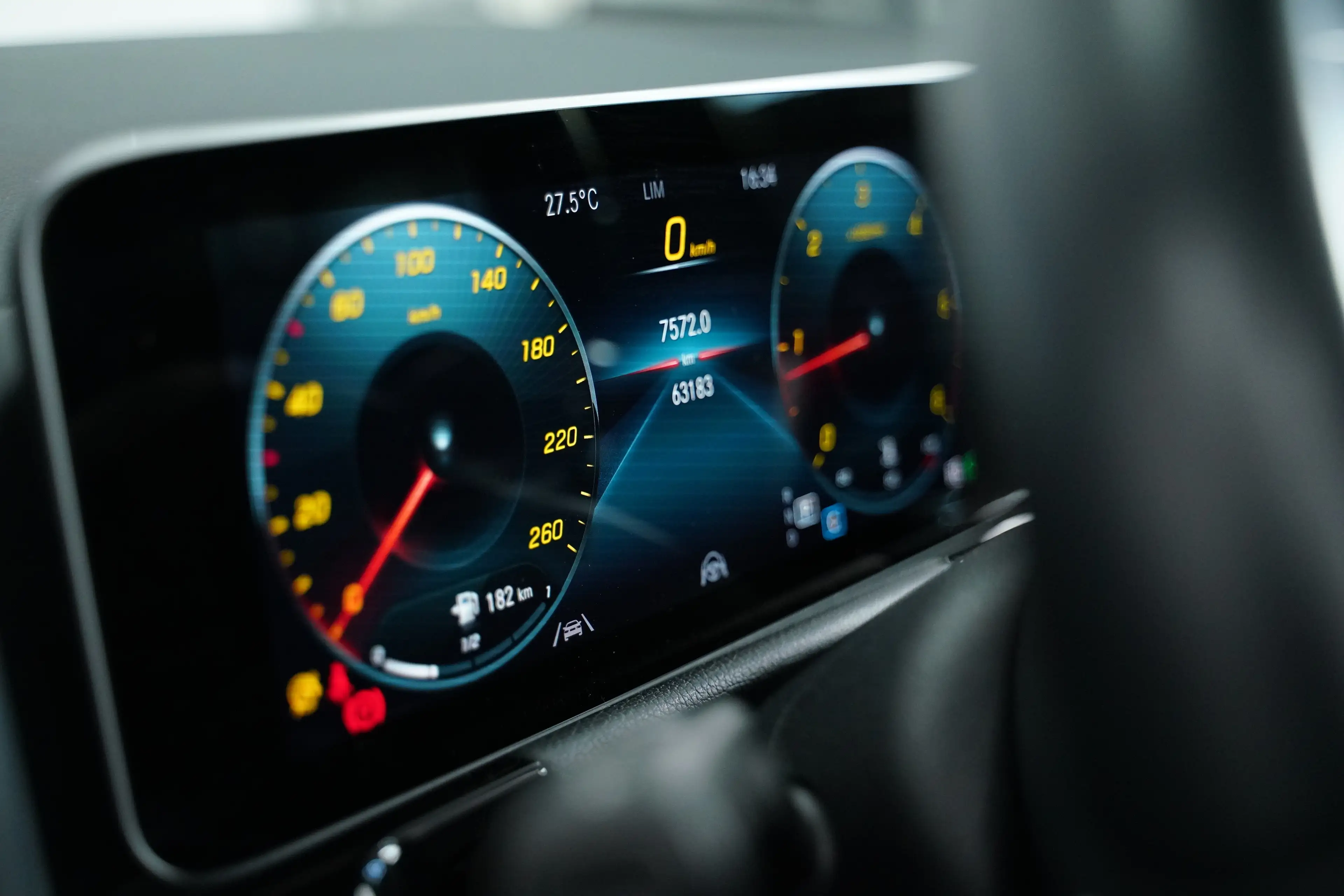 Mercedes-Benz B 220 B 220 d 4Matic Aut. // AMG- LINE // PANORAMADACH — photo 12