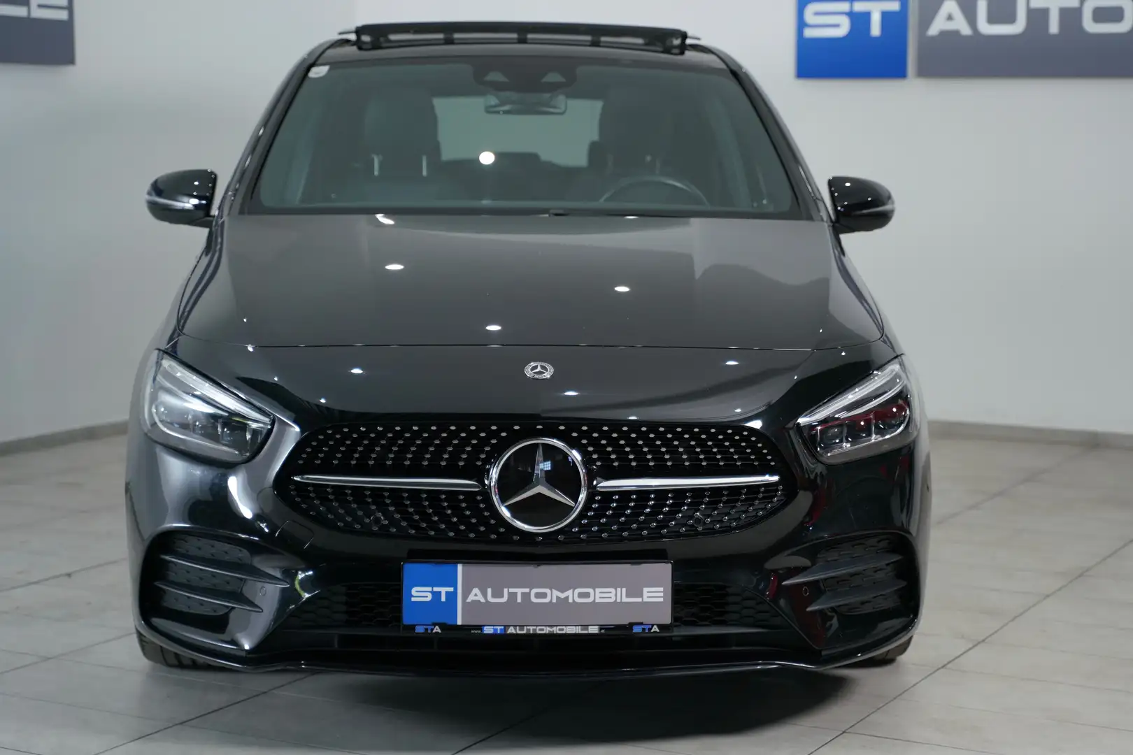 Mercedes-Benz B 220 B 220 d 4Matic Aut. // AMG- LINE // PANORAMADACH Schwarz - 2