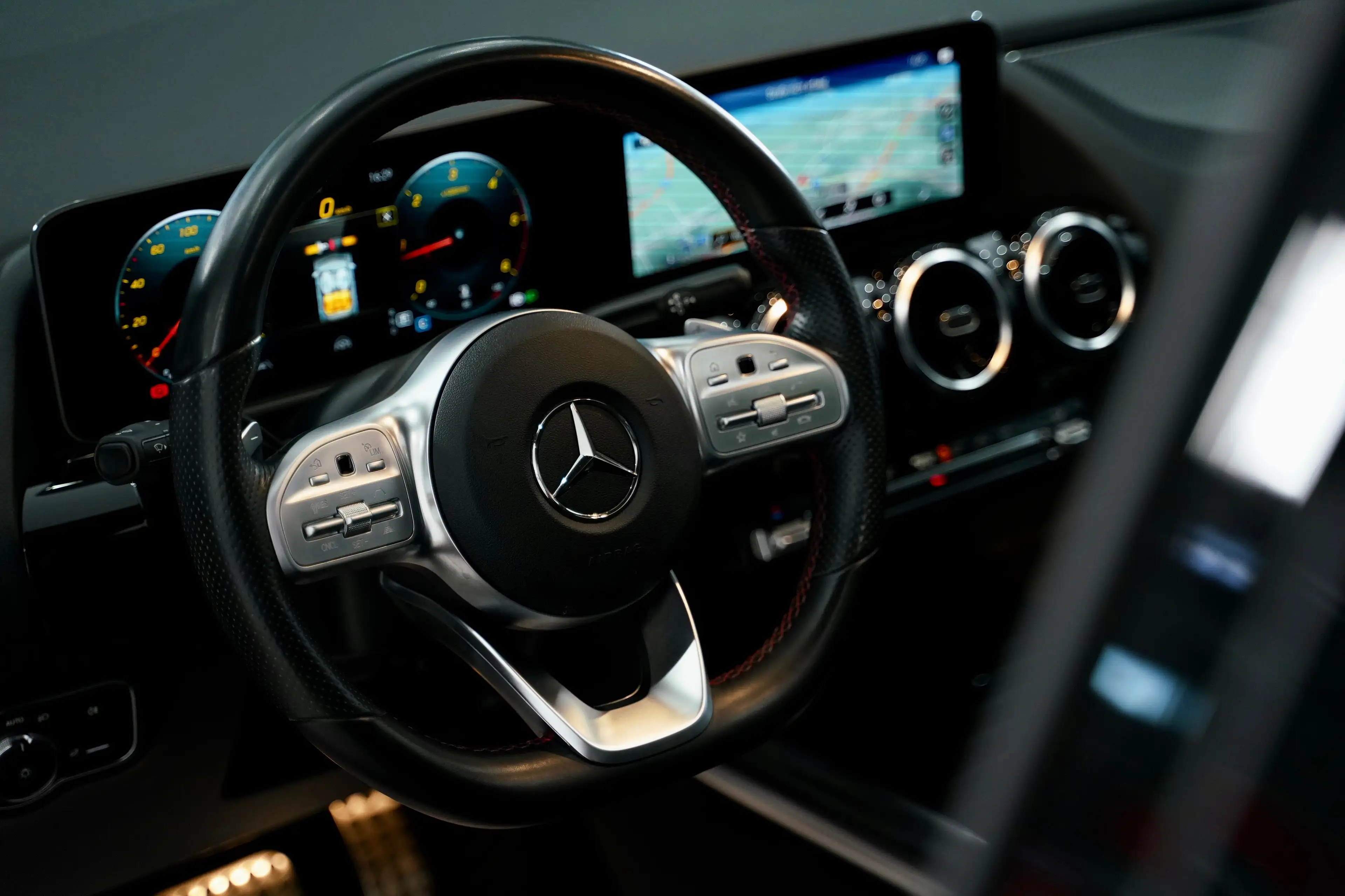 Mercedes-Benz B 220 B 220 d 4Matic Aut. // AMG- LINE // PANORAMADACH — photo 15