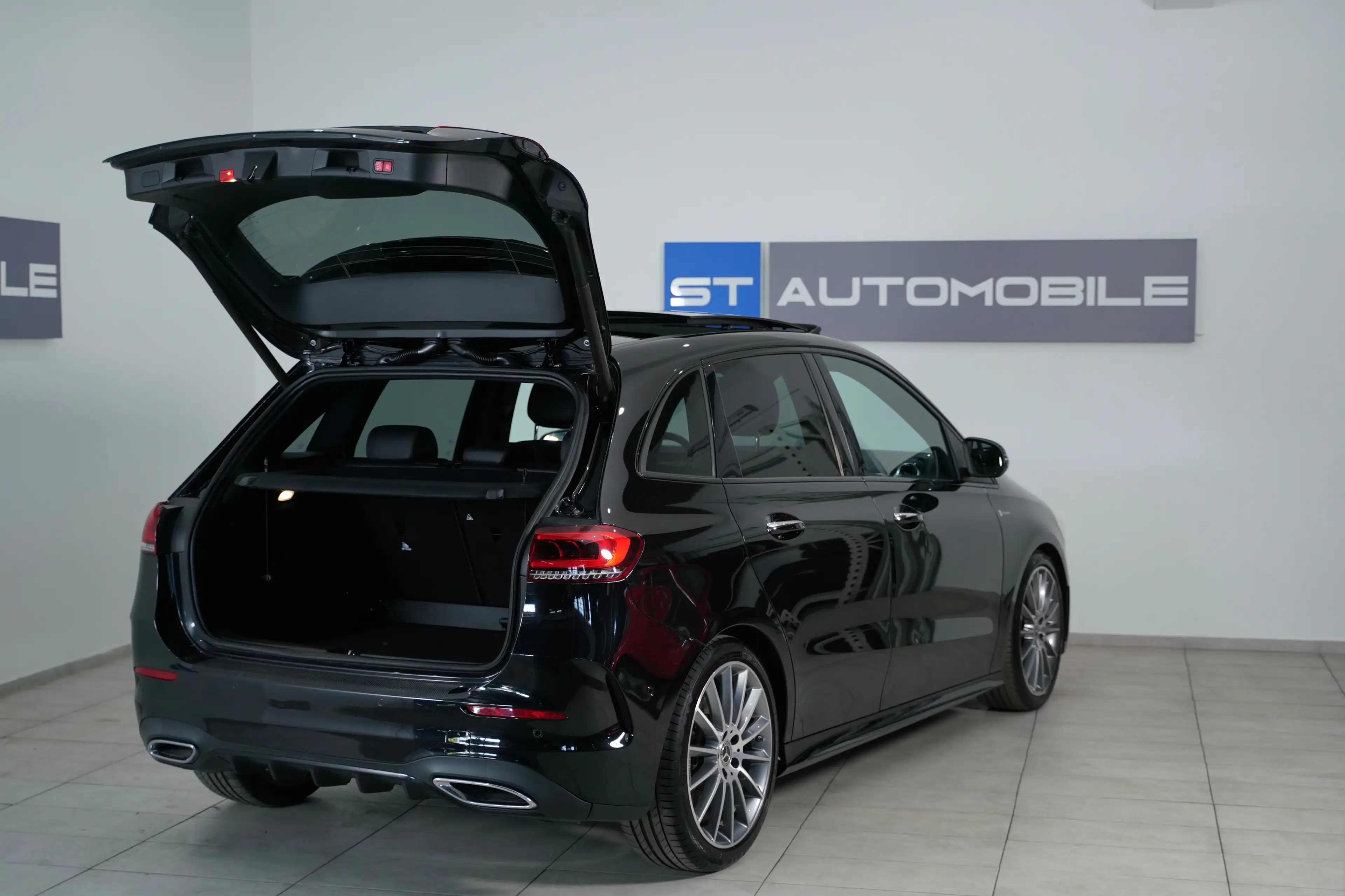 Mercedes-Benz B 220 B 220 d 4Matic Aut. // AMG- LINE // PANORAMADACH — photo 9