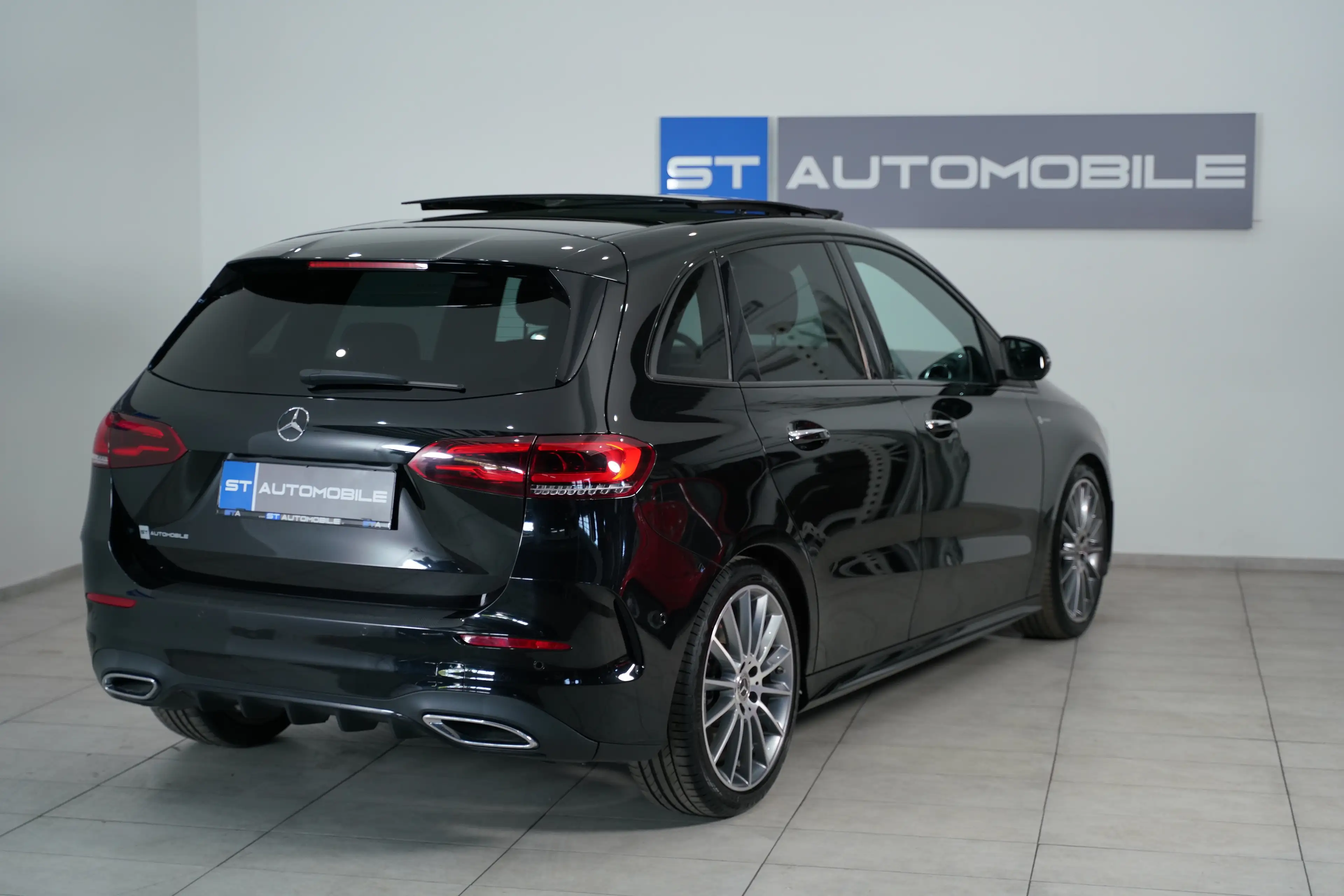 Mercedes-Benz B 220 B 220 d 4Matic Aut. // AMG- LINE // PANORAMADACH — photo 3