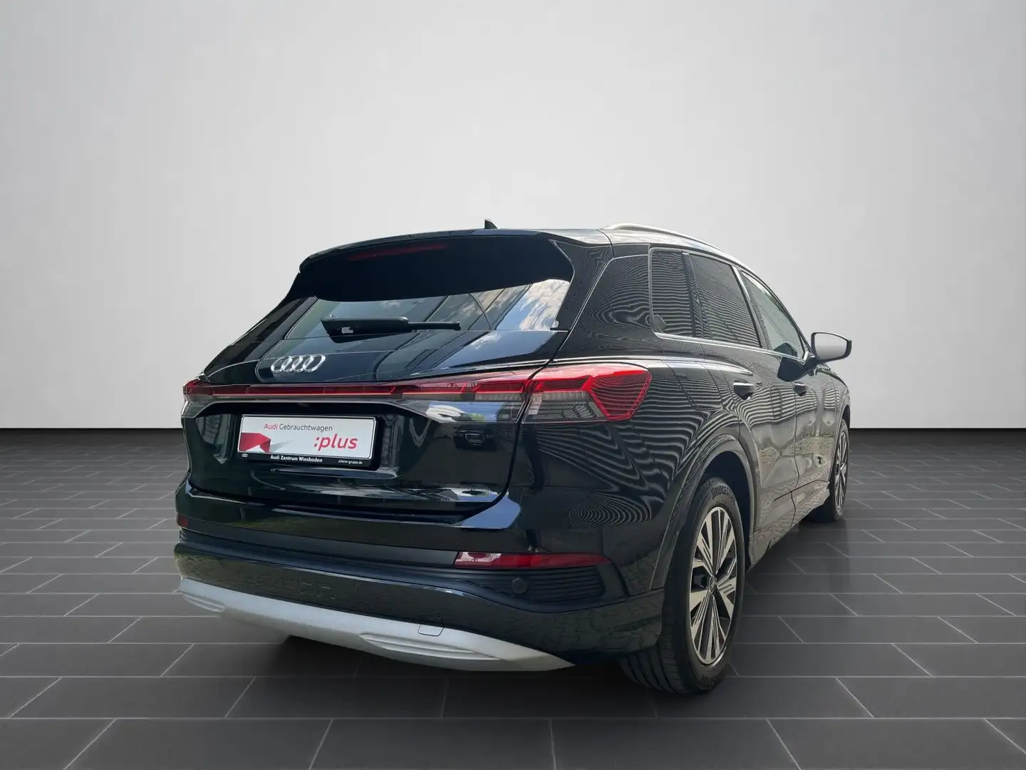 Audi 40 e-tron basis Чорний - 2