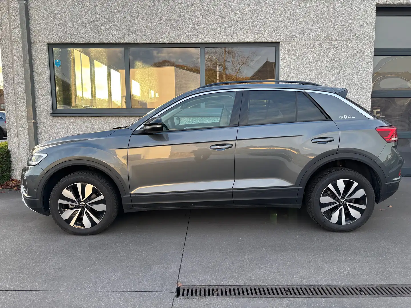 Volkswagen T-Roc T-Roc 1.0 TSI GOAL Full LED CarPlay Grijs - 1