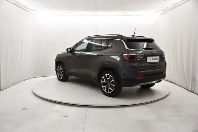 Jeep Compass view 3