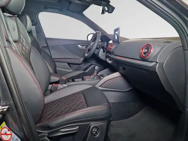 Audi Q2 view 9