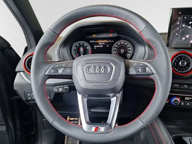 Audi Q2 view 13