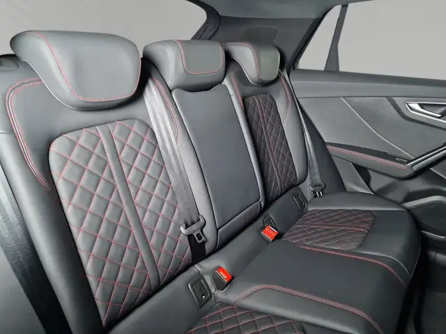 Audi Q2 view 8