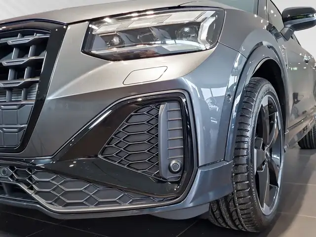 Audi Q2 view 6