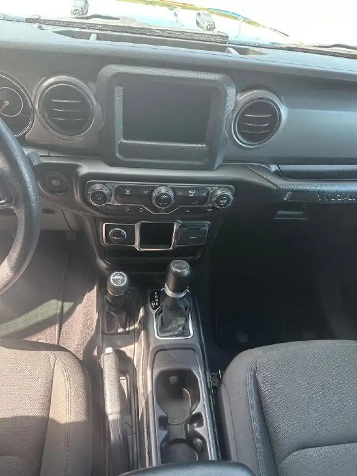 Jeep Wrangler снимка Jeep Wrangler