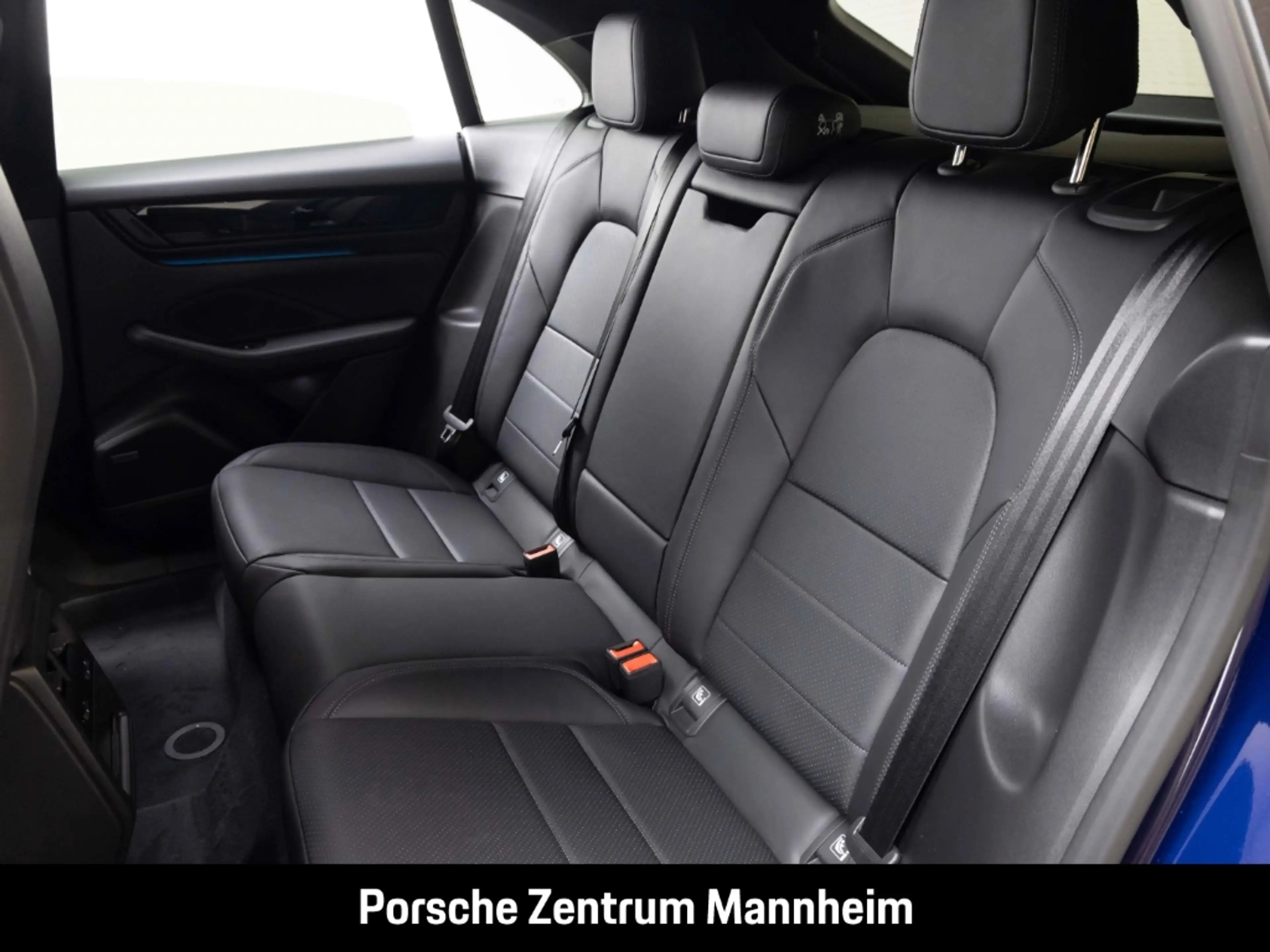 Porsche Macan SportDesign Paket Chrono Bose Abstandstempomat — photo 14