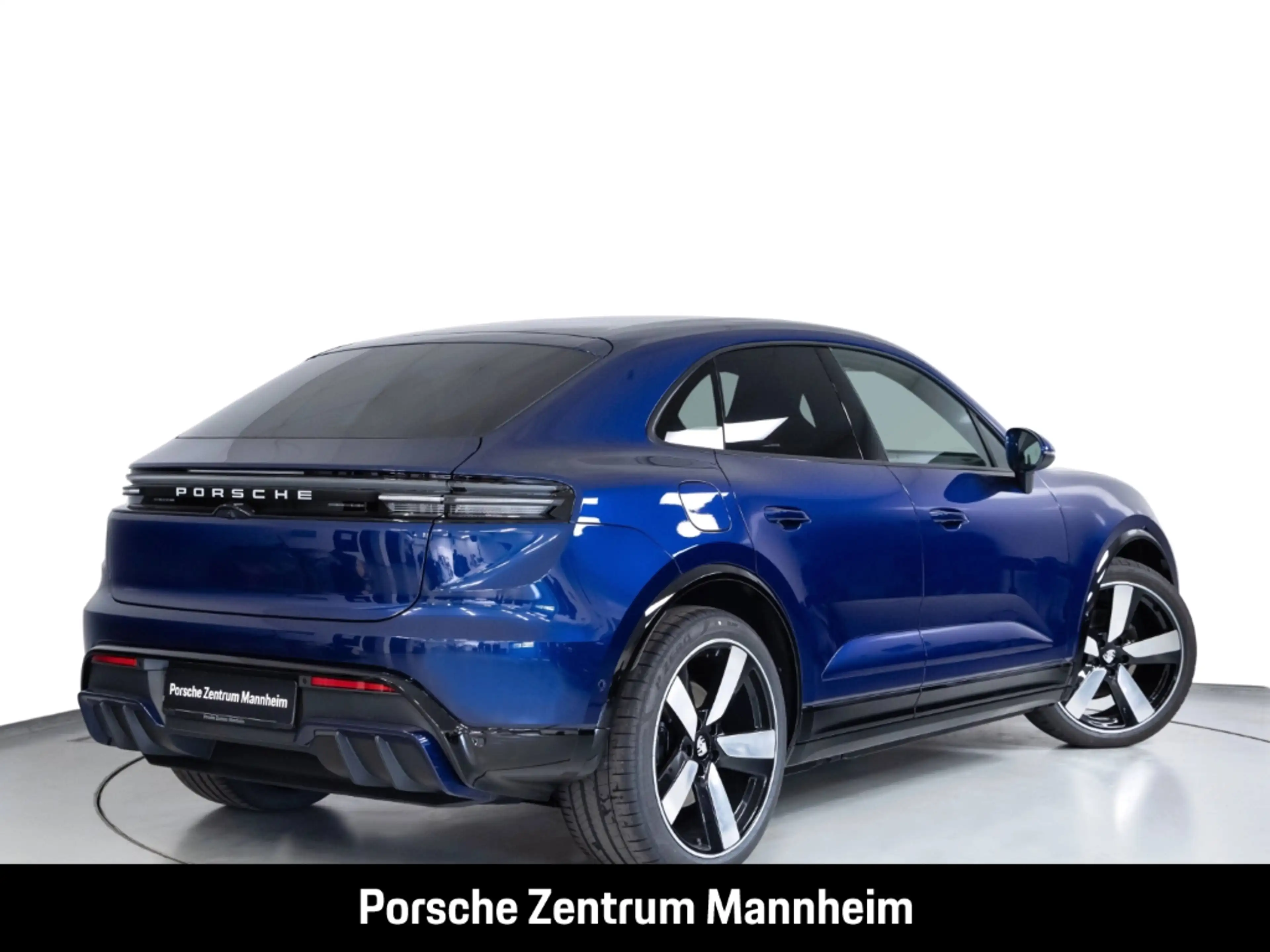 Porsche Macan SportDesign Paket Chrono Bose Abstandstempomat — photo 11