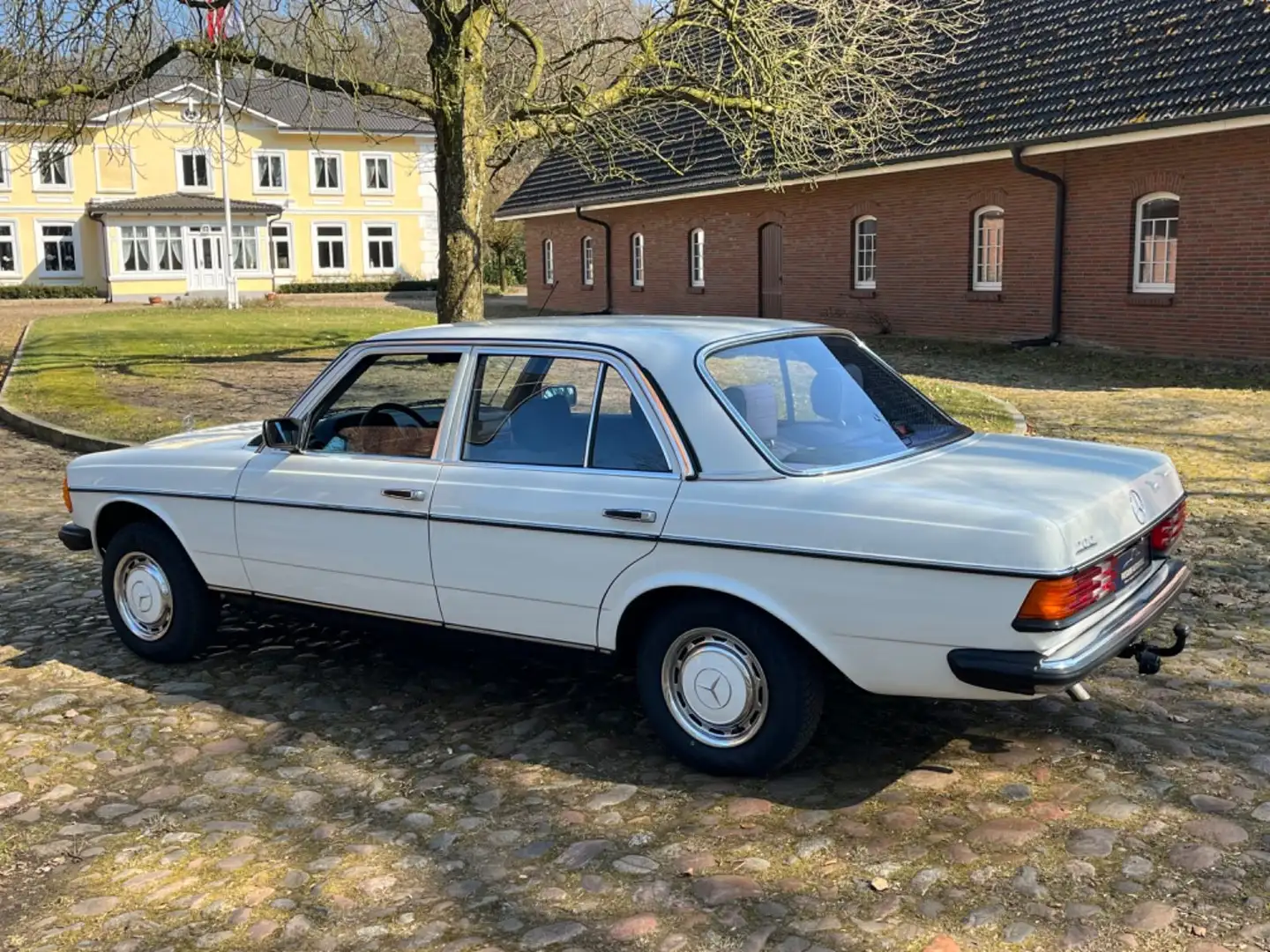 Mercedes-Benz 200 W123 Scheckheft gepflegt, schöner Zustand! Weiß - 2