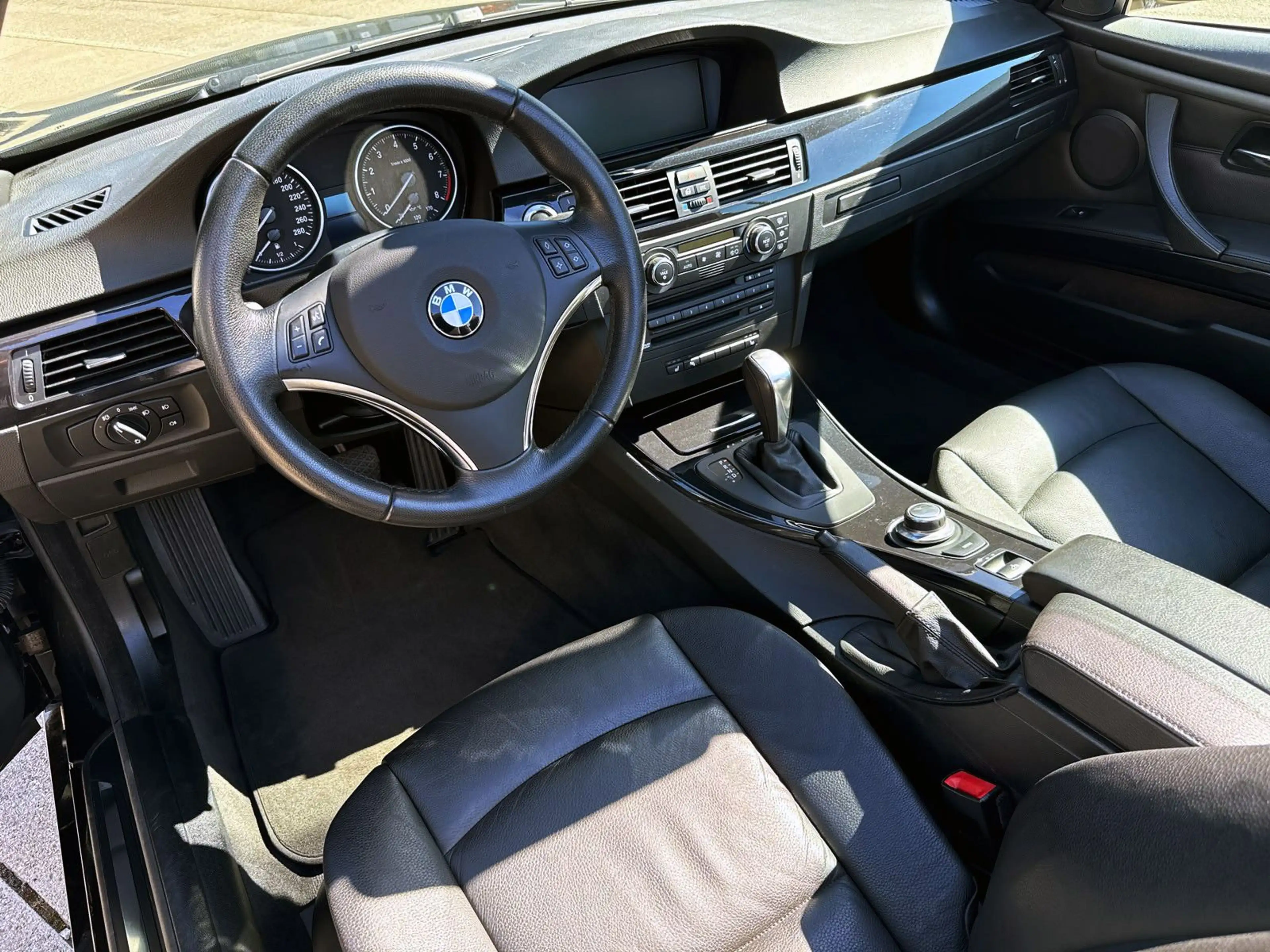BMW 335 i E93 Cabrio Automatik PDC SHZ MEMORY NAV BT — photo 10