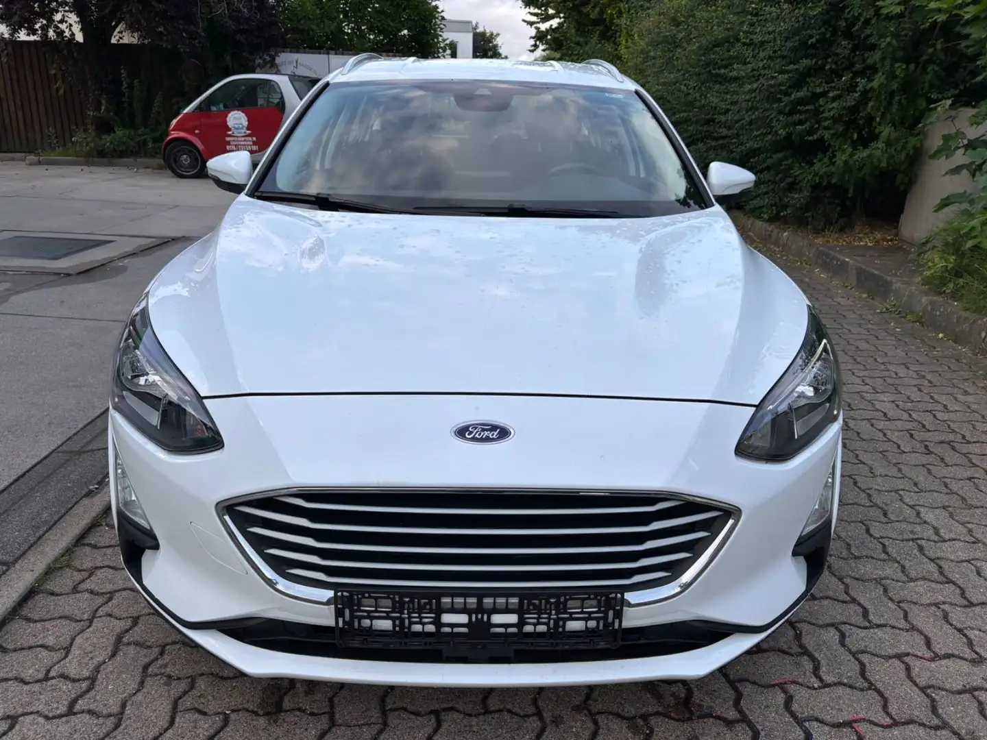 Ford Focus Turnier Cool & Connect Klimaaut.*Navi,PDC, Blanc - 2