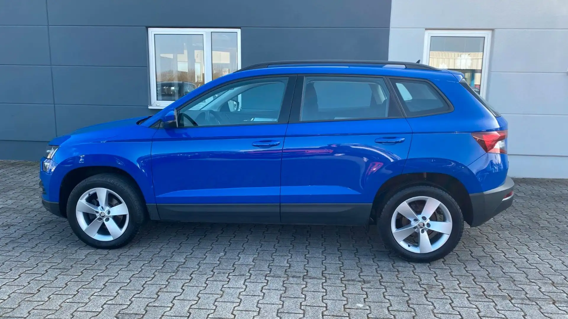 Skoda Karoq Ambition 1.5l TSI KLIMA, DAB+, TEMPO Blauw - 2
