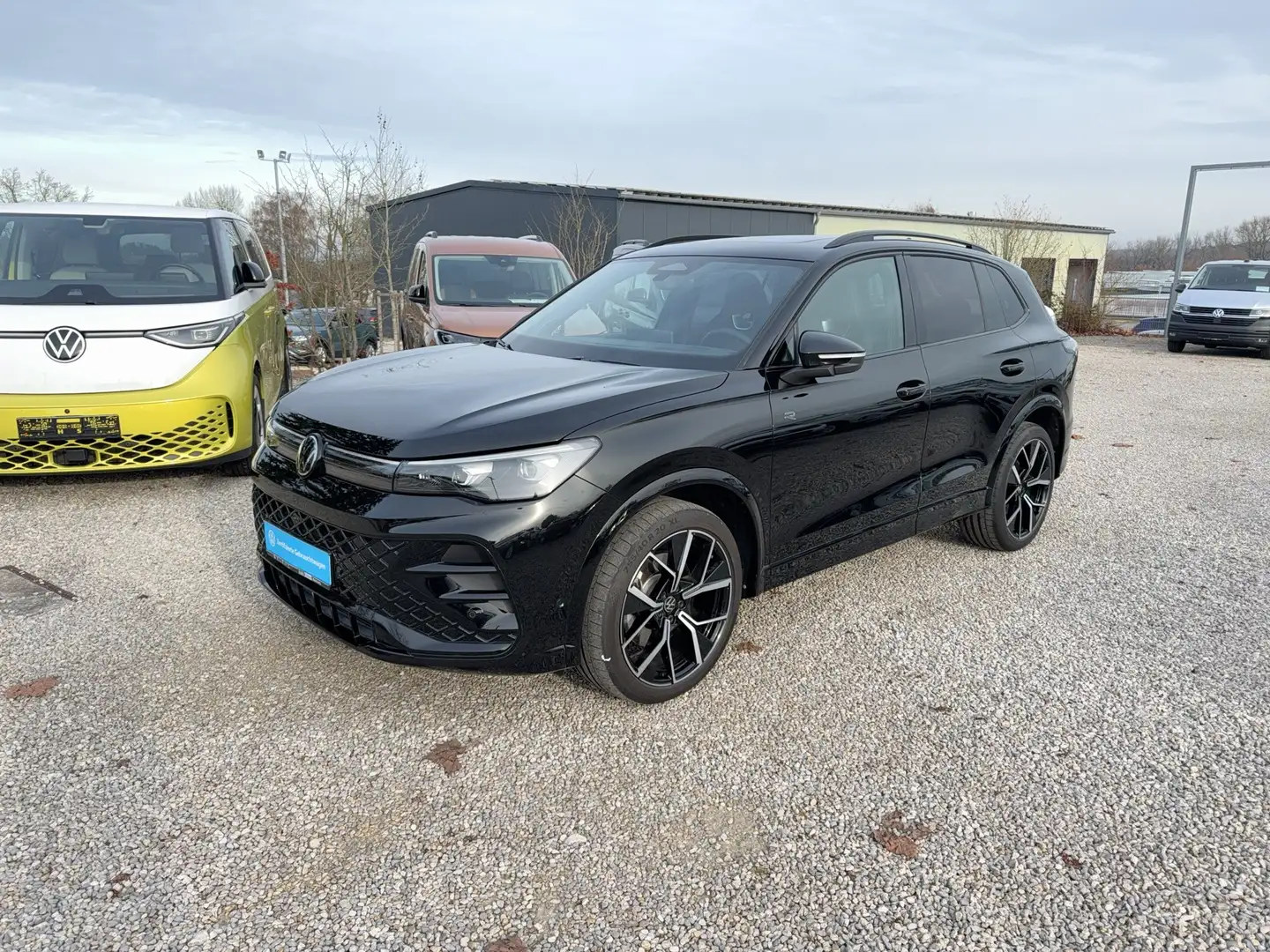 Volkswagen Tiguan R-Line TSi DSG 4M Black+Matrix+Pano+ACC Noir - 2