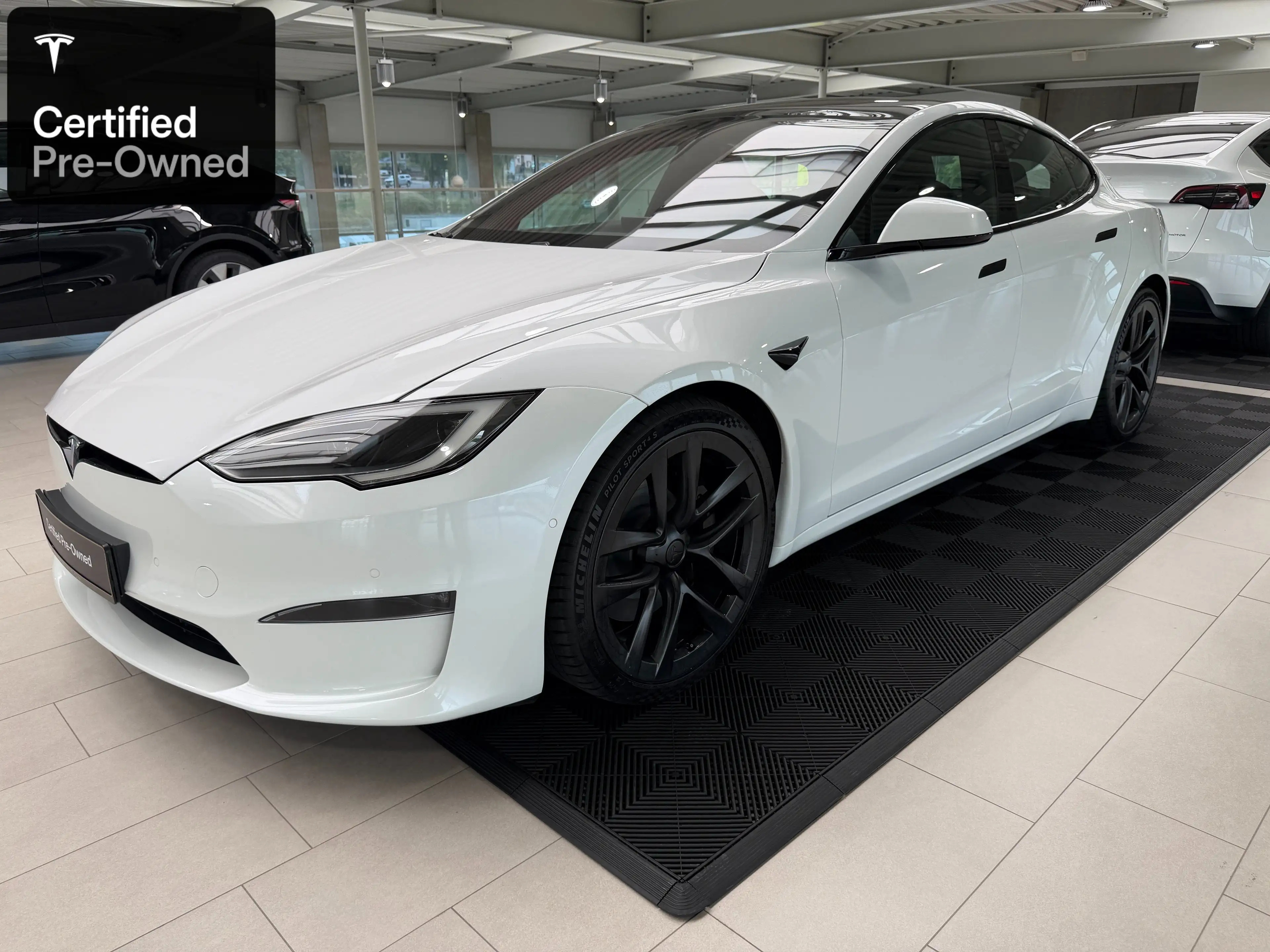 Tesla Model S Model S Plaid — photo 3