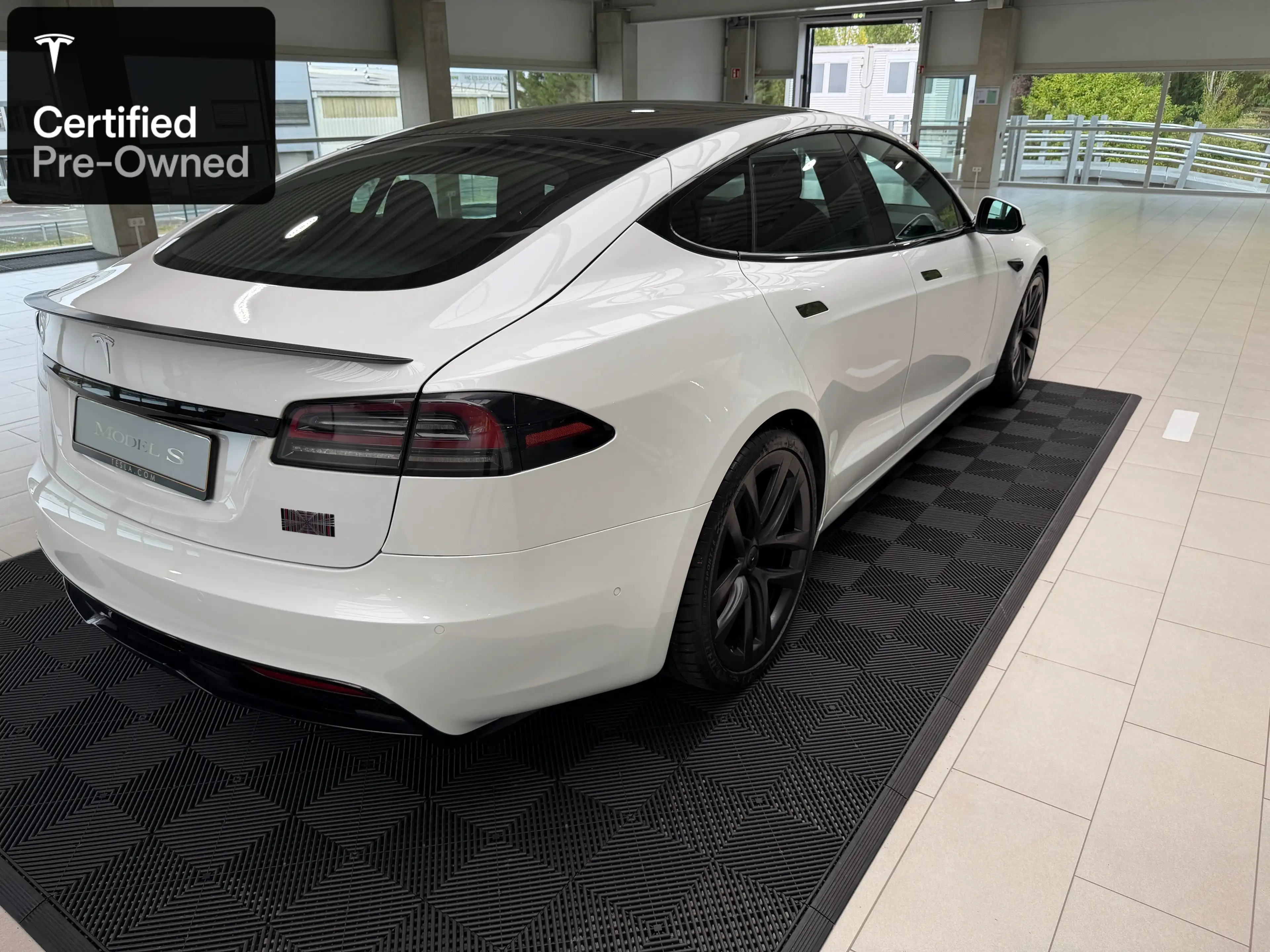 Tesla Model S Model S Plaid — photo 4