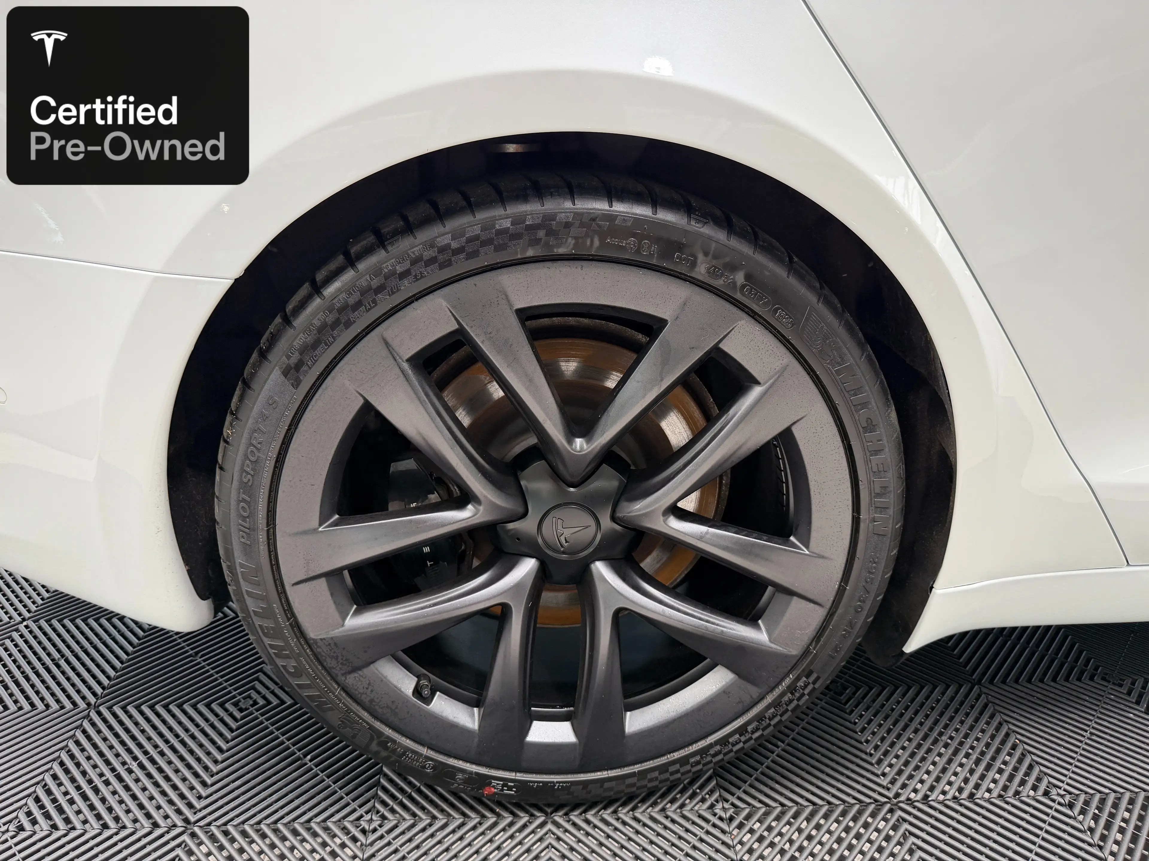 Tesla Model S Model S Plaid — photo 9