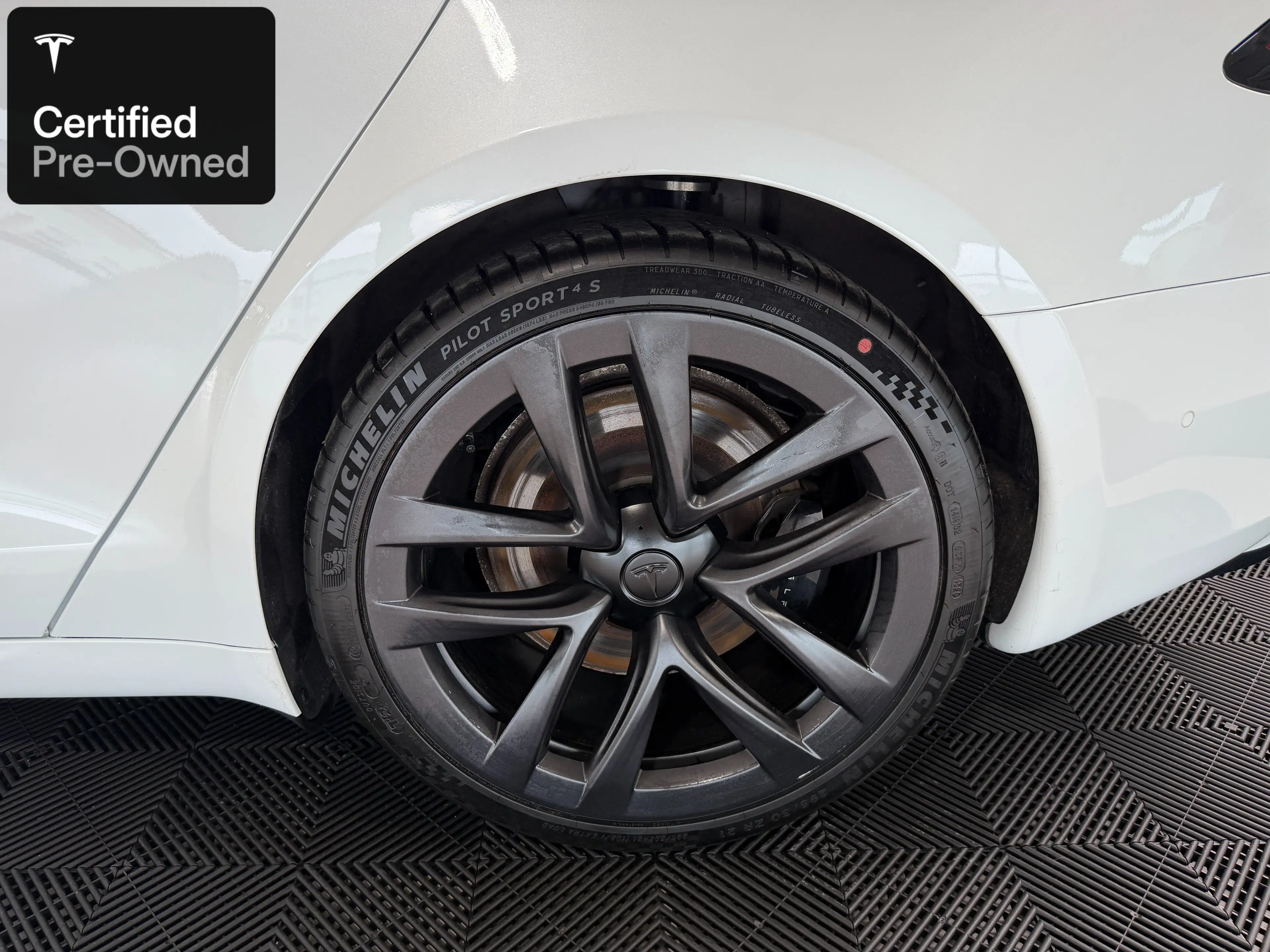 Tesla Model S Model S Plaid — photo 8