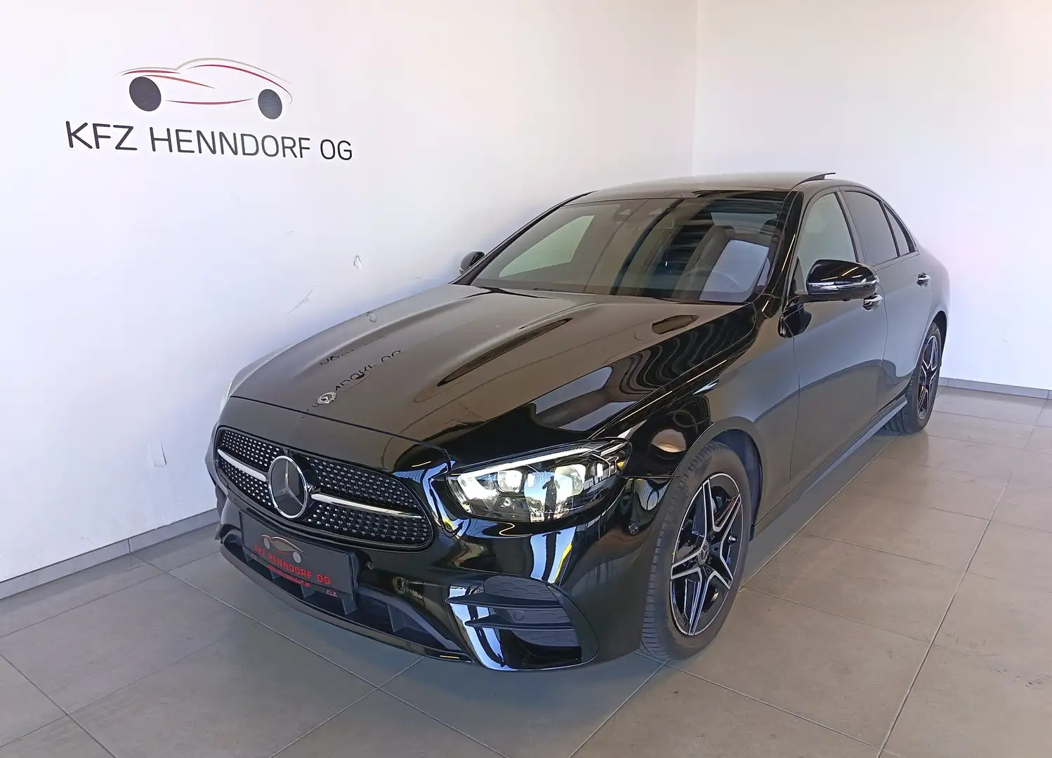 Mercedes-Benz E 220 E 220 d 4Matic AMG Styling Schwarz - 1