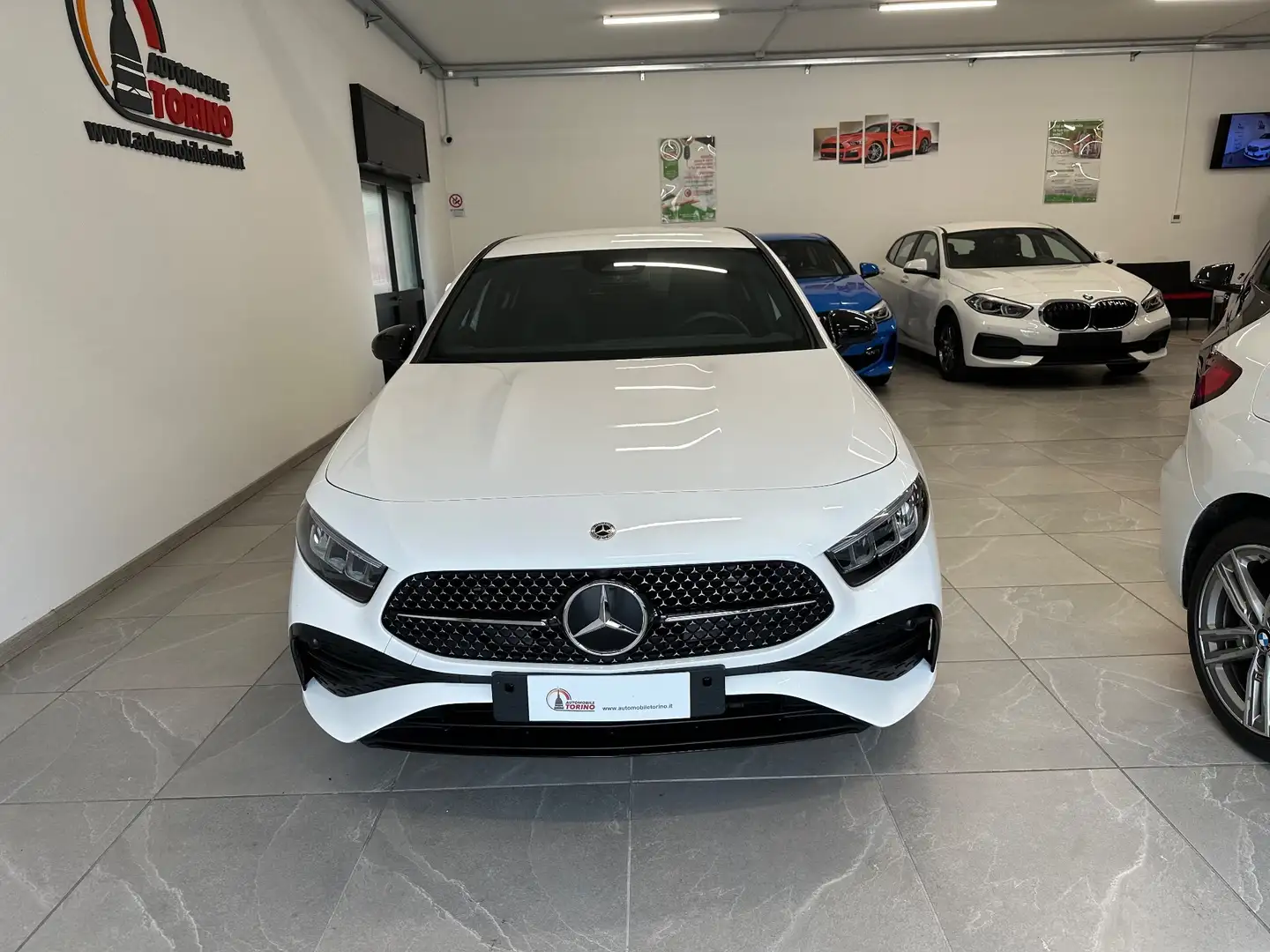 Mercedes-Benz A 200 A 200 Automatic AMG Line Premium Weiß - 2