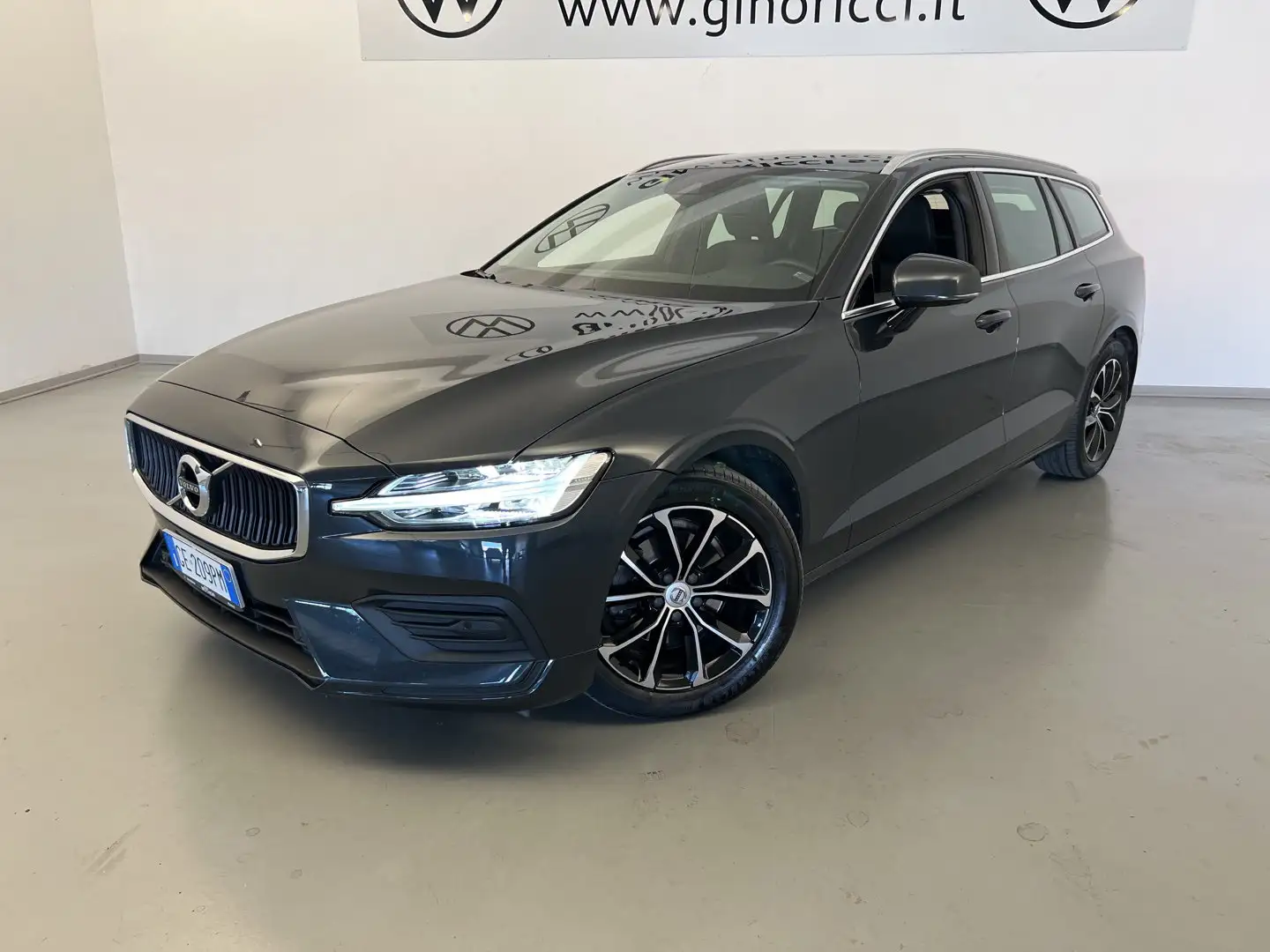 Volvo V60 D3 Geartronic Momentum Business Pro Grigio - 2