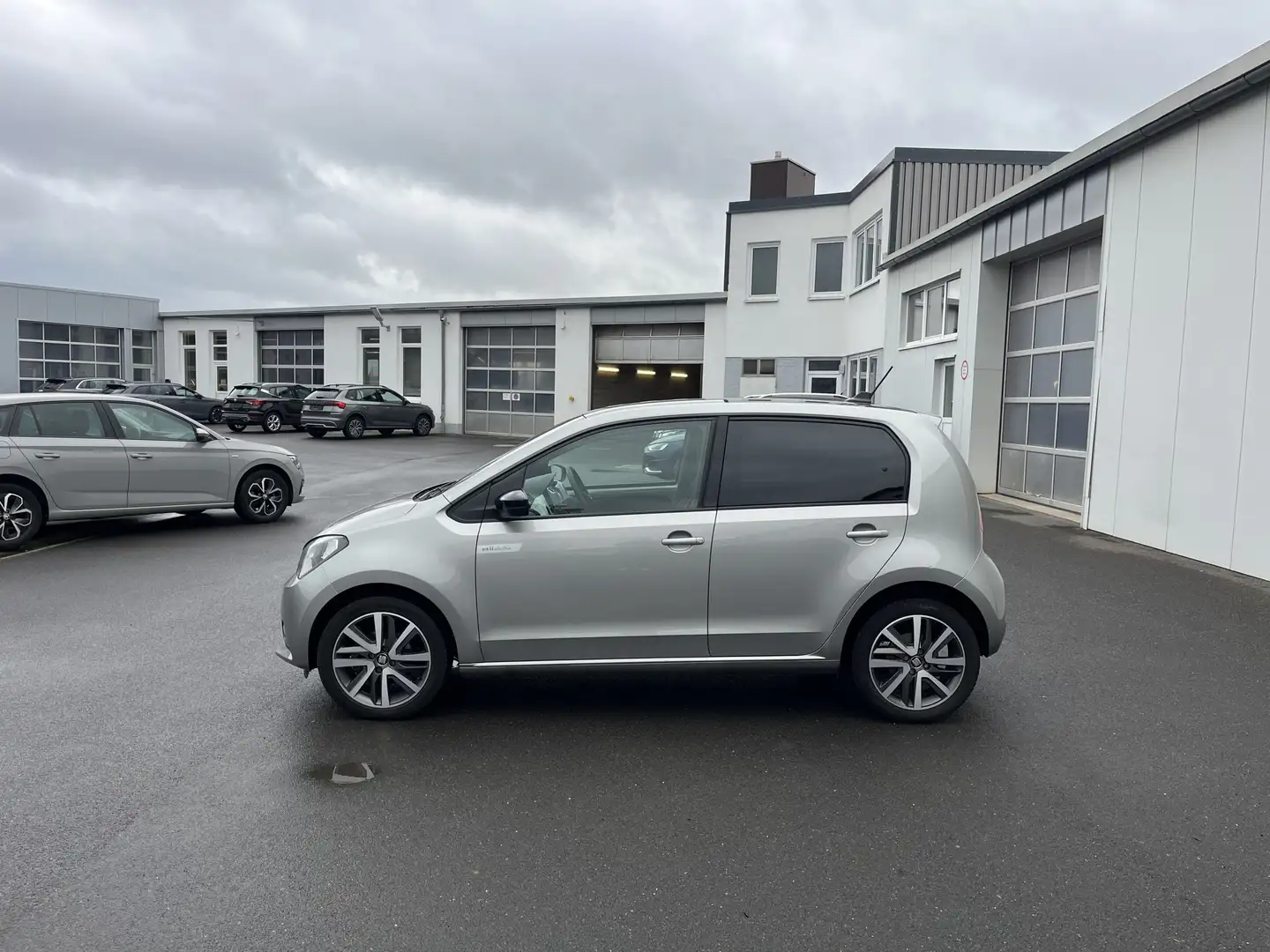 SEAT Mii electric Plus Edition Power Charge 79€ m. 20% An Grau - 2