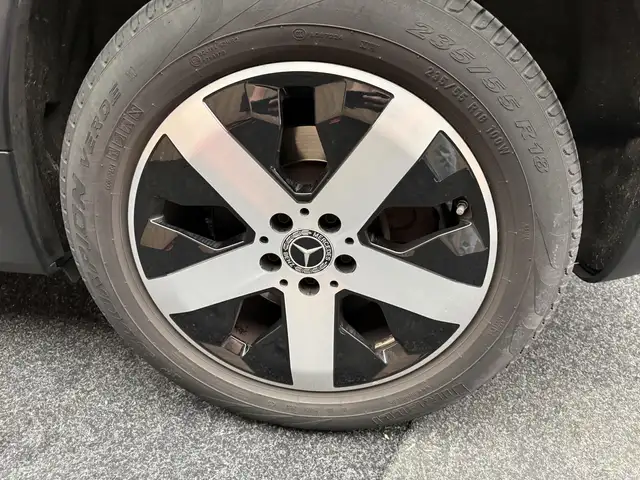 Mercedes-Benz GLB view 8