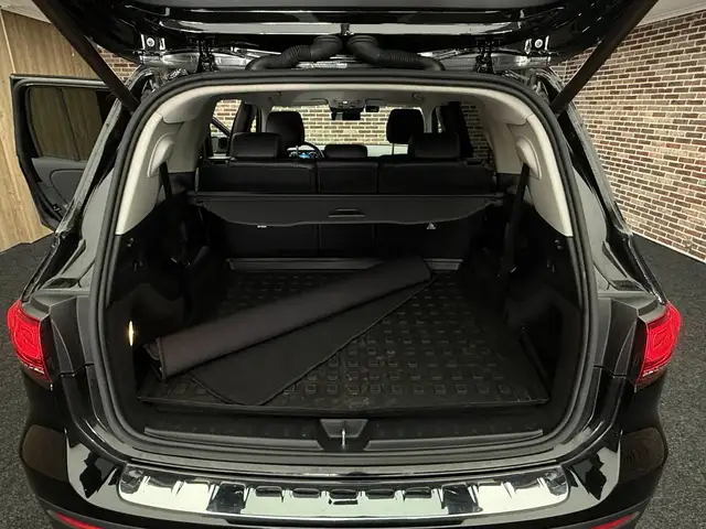 Mercedes-Benz GLB view 22