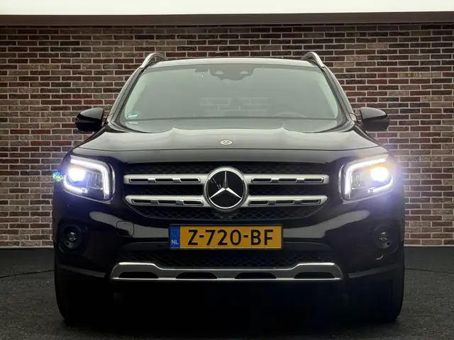 Mercedes-Benz GLB view 4
