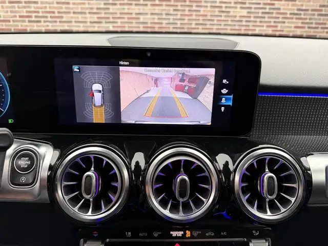 Mercedes-Benz GLB view 29