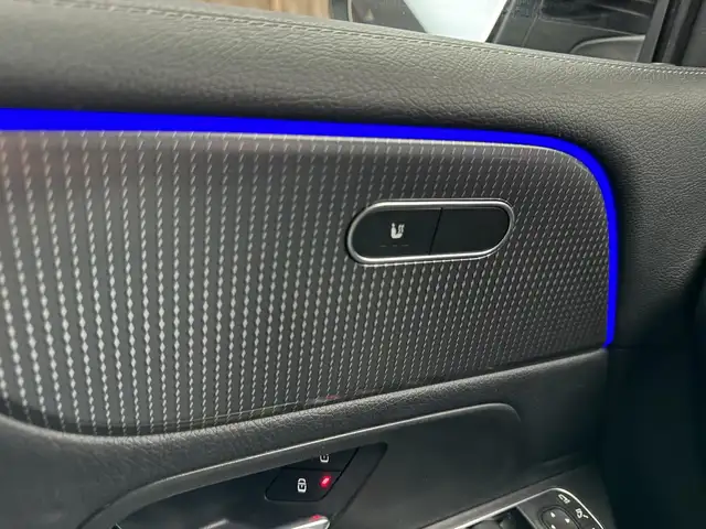 Mercedes-Benz GLB view 17