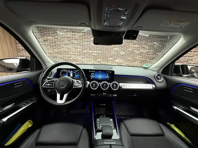 Mercedes-Benz GLB view 9