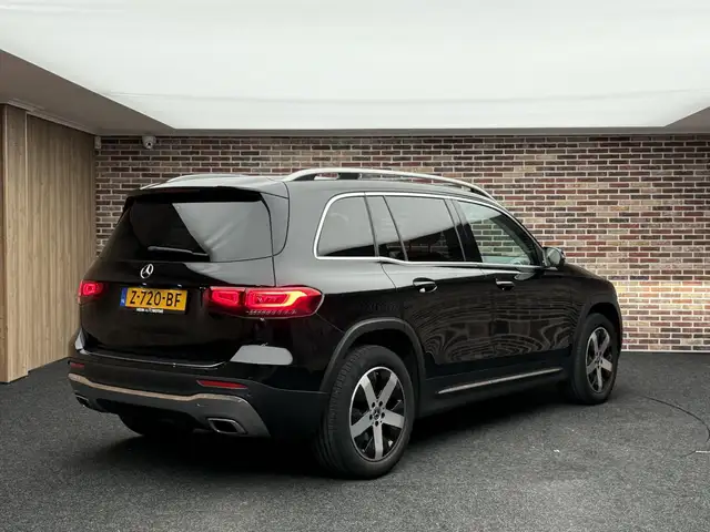 Mercedes-Benz GLB view 2