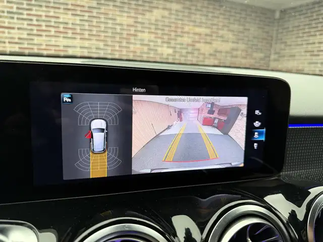 Mercedes-Benz GLB view 28