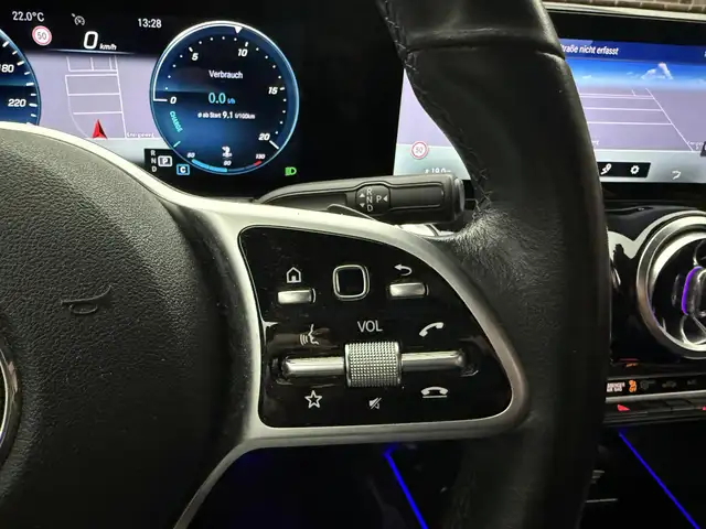 Mercedes-Benz GLB view 11