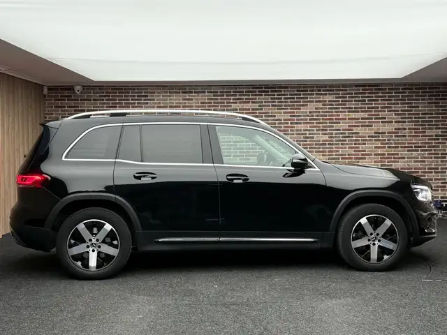 Mercedes-Benz GLB view 5