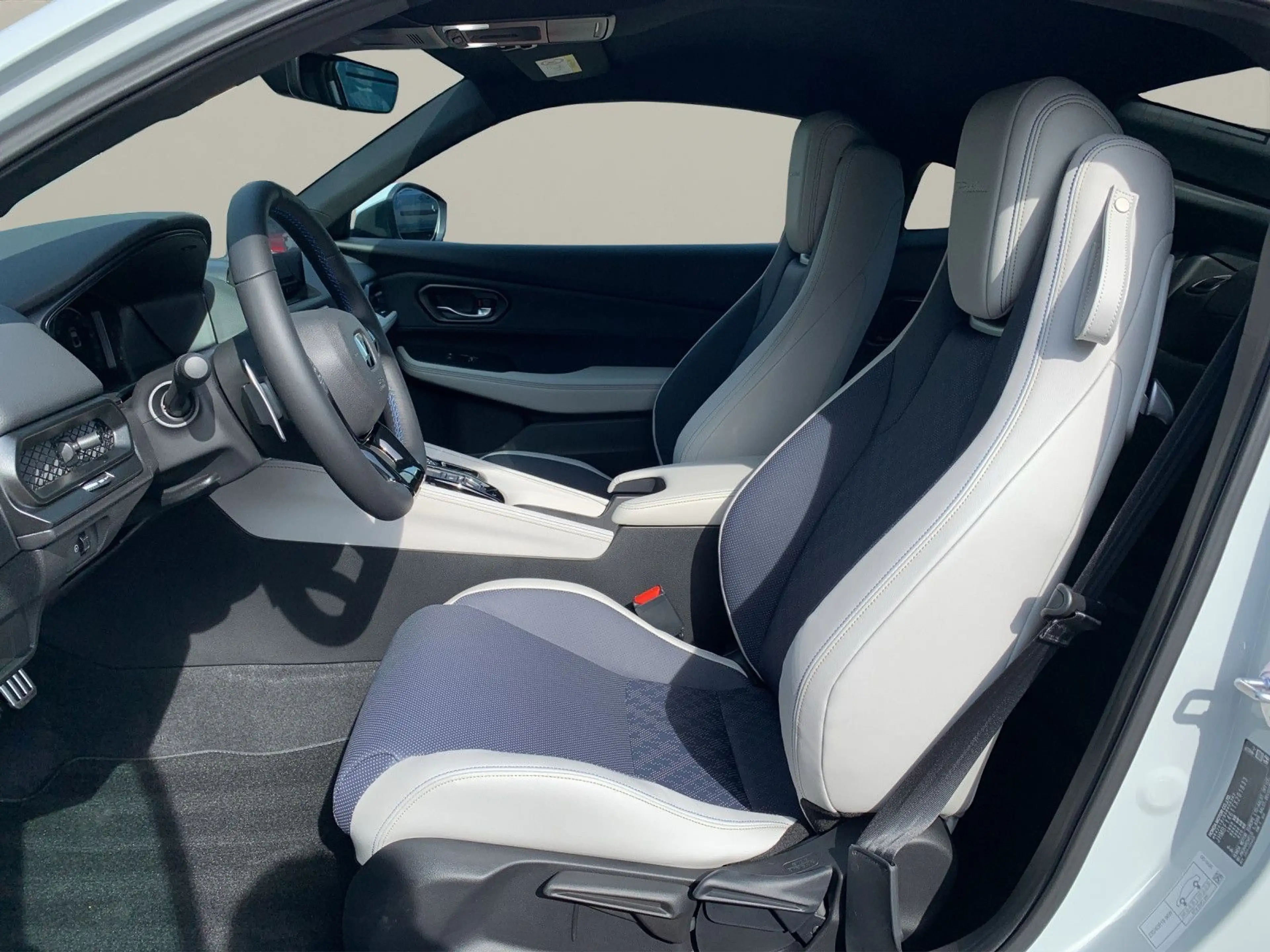 Honda Prelude 2.0 e:HEV Advance Teilleder zweifarbig — photo 14