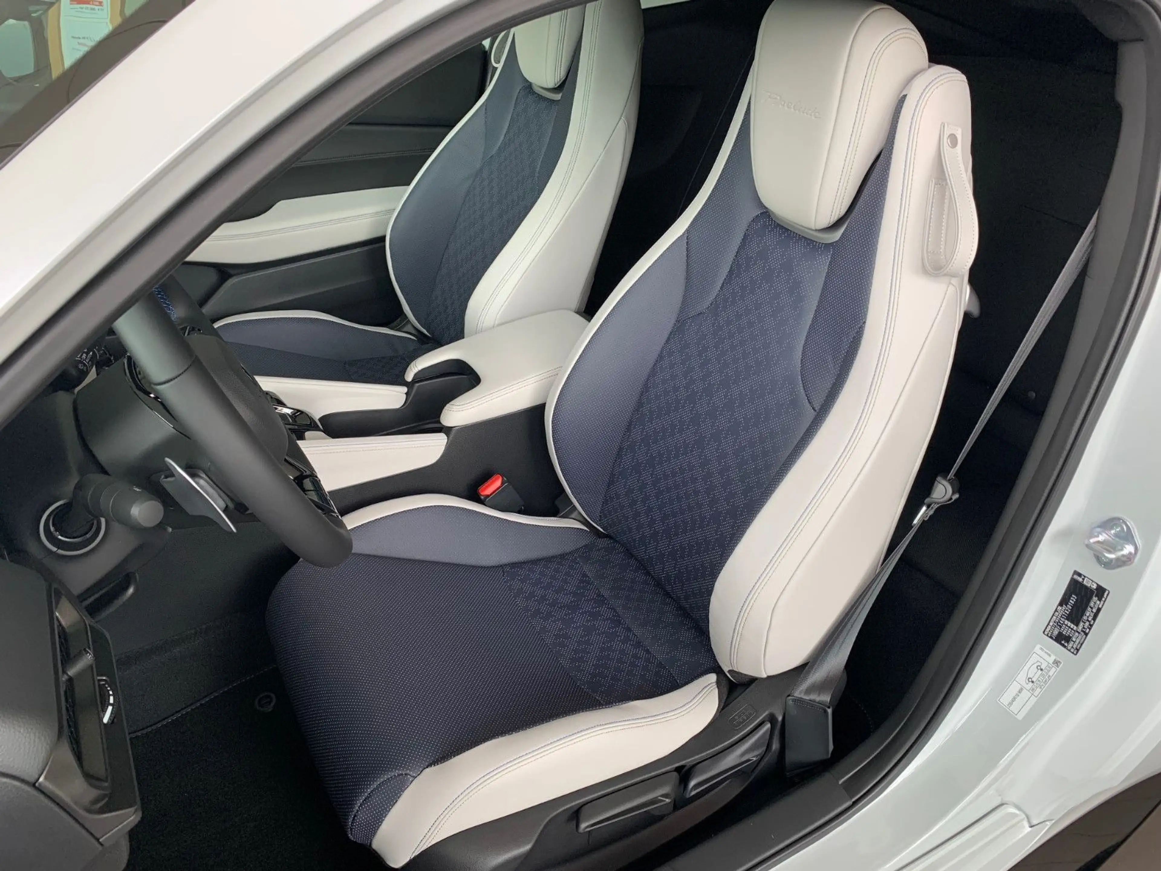 Honda Prelude 2.0 e:HEV Advance Teilleder zweifarbig — photo 2