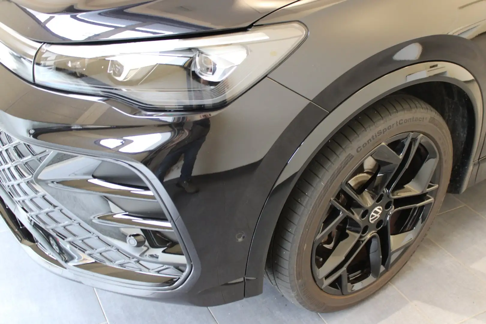 Volkswagen Tiguan R-Line TDI DSG Schwarz - 2