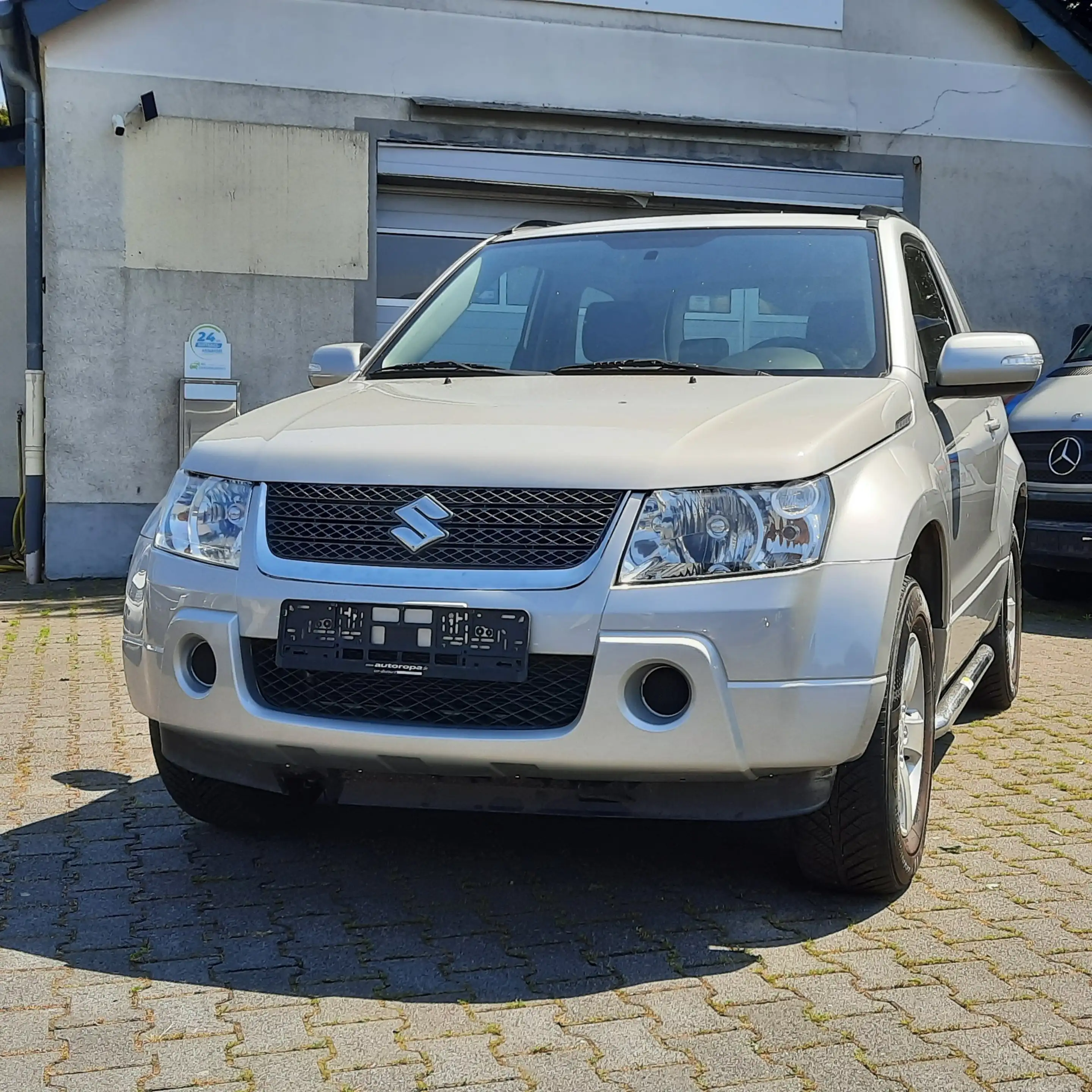 Suzuki Grand Vitara Grand Vitara  3-Türer 2.4 Automatik Comfort Scheck — photo 2