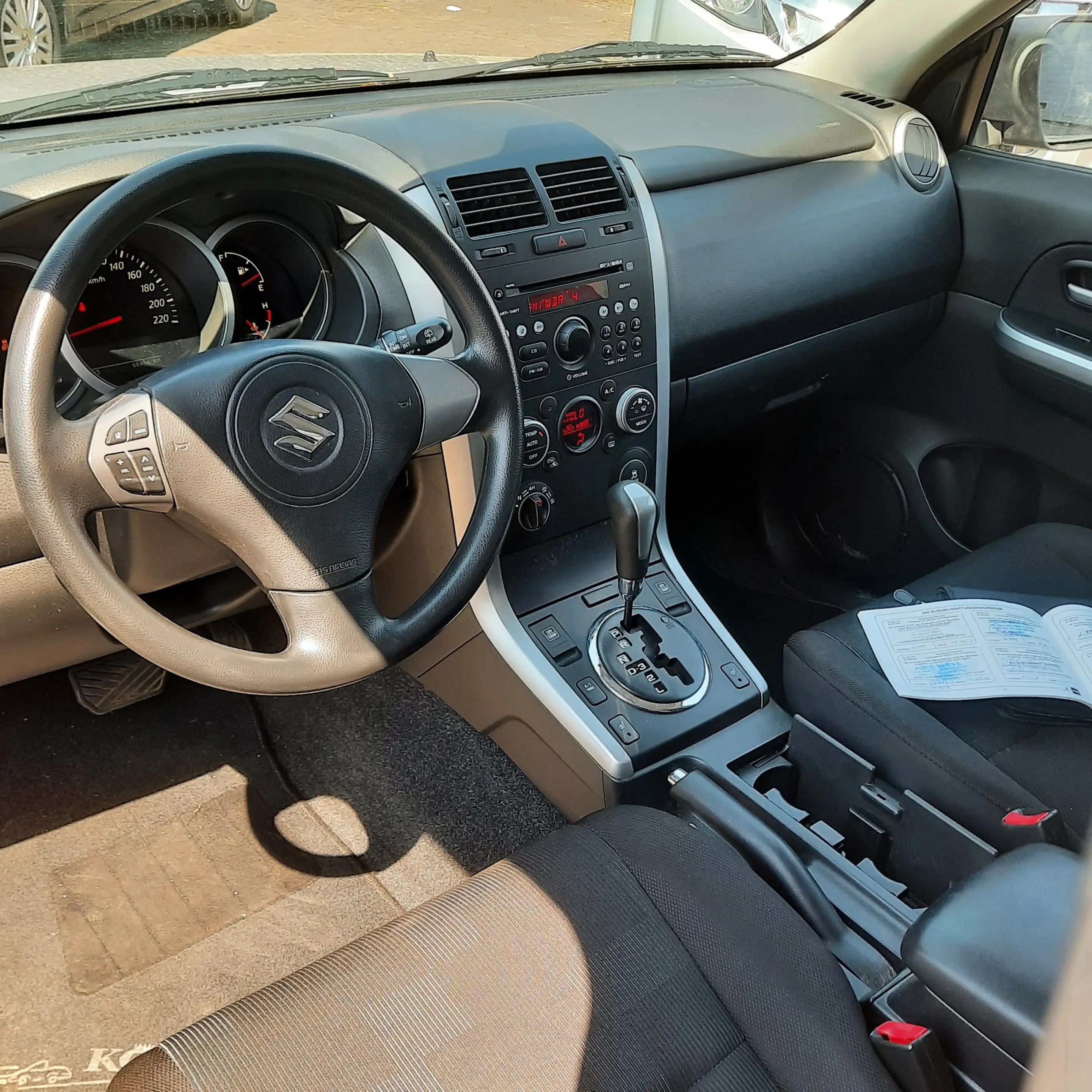 Suzuki Grand Vitara Grand Vitara  3-Türer 2.4 Automatik Comfort Scheck — photo 10