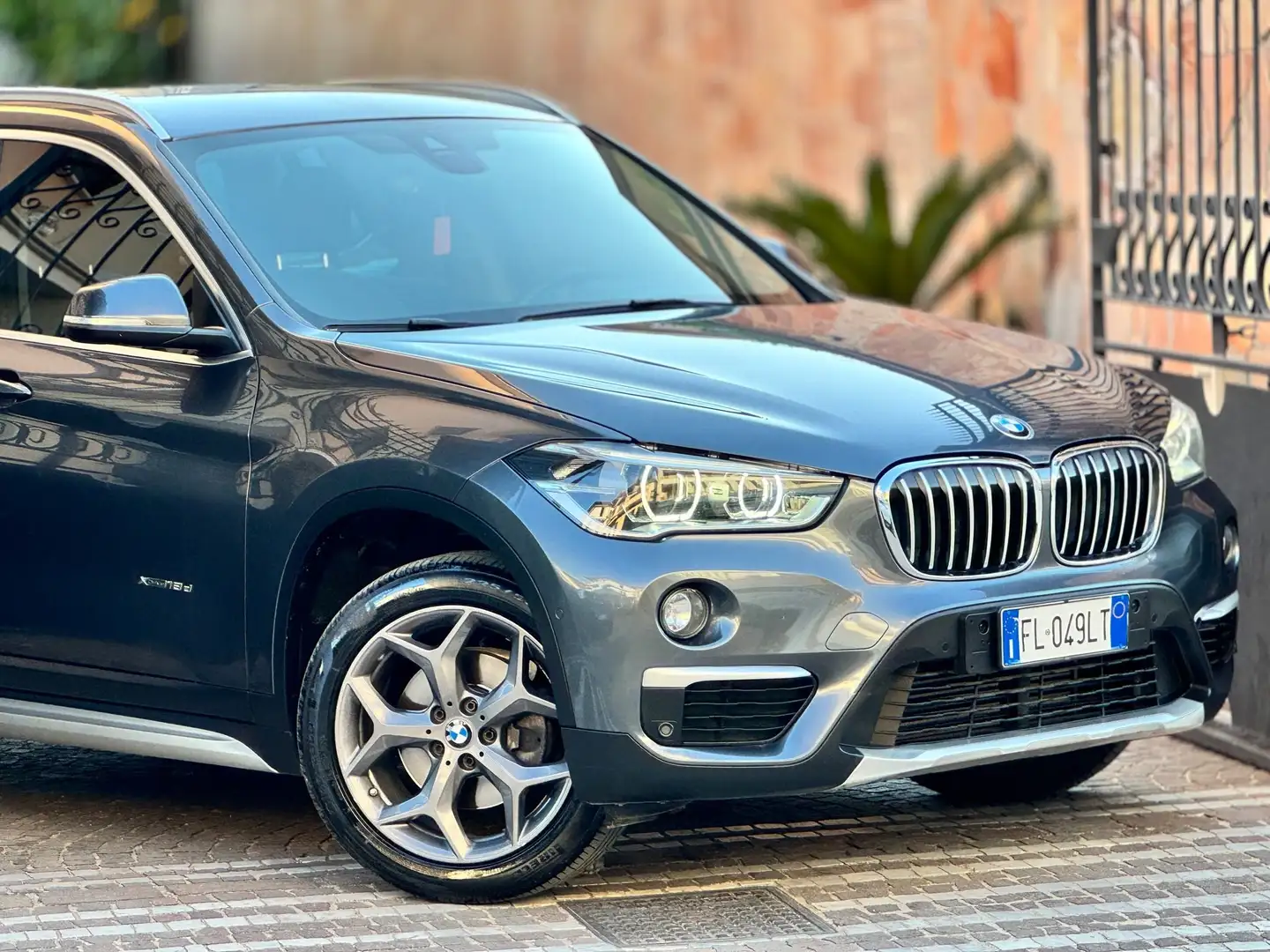 BMW X1 Bmw X1 xDrive18d xLine Grijs - 2
