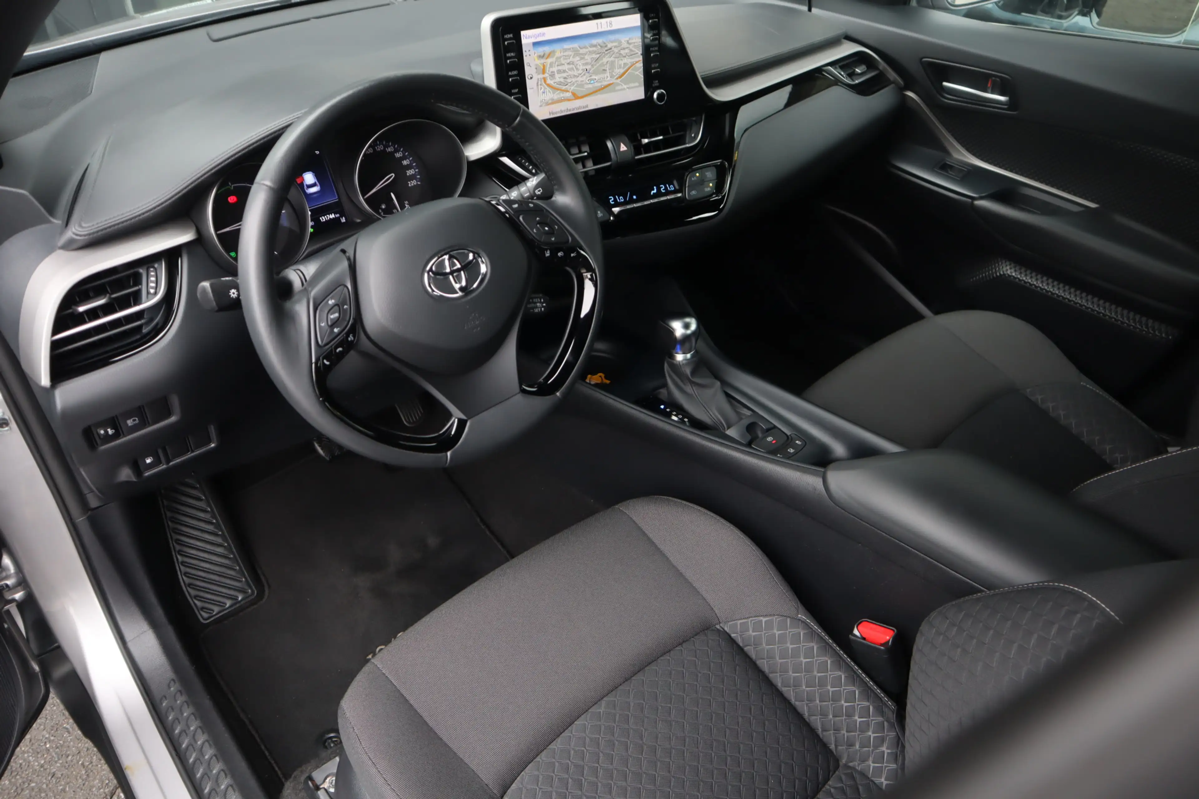 Toyota C-HR 1.8 Hybrid Navi | Camera | Carplay | ACC | 17” | D — photo 7