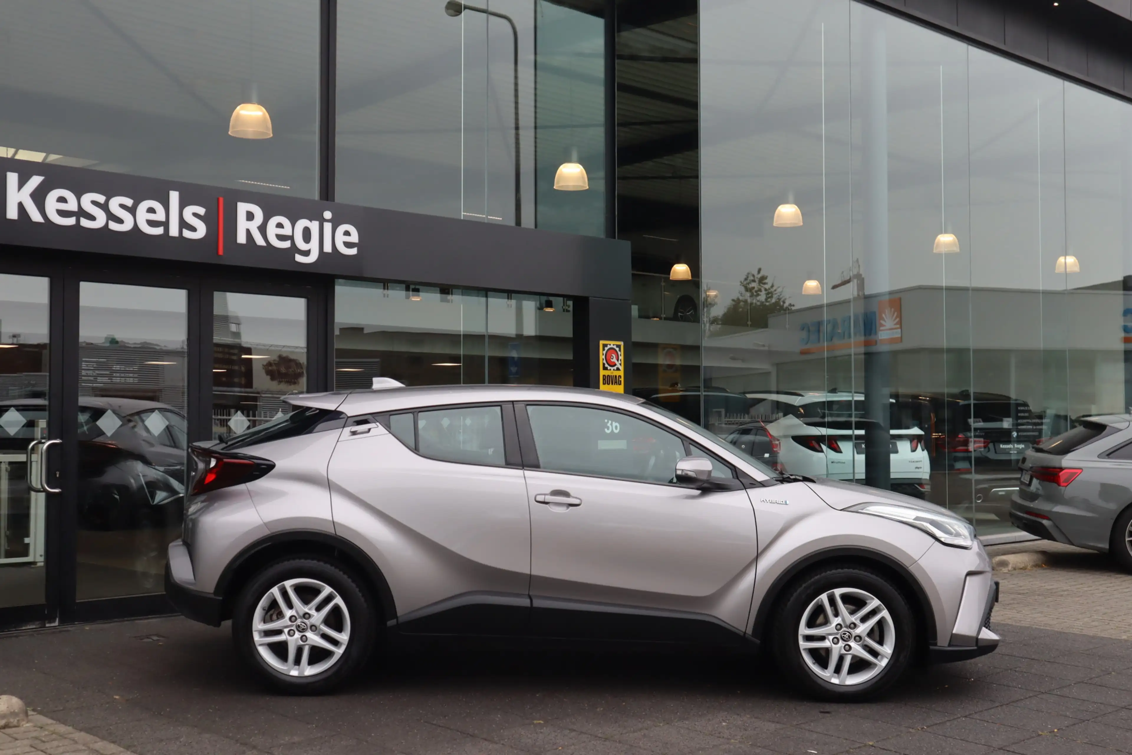 Toyota C-HR 1.8 Hybrid Navi | Camera | Carplay | ACC | 17” | D — photo 3