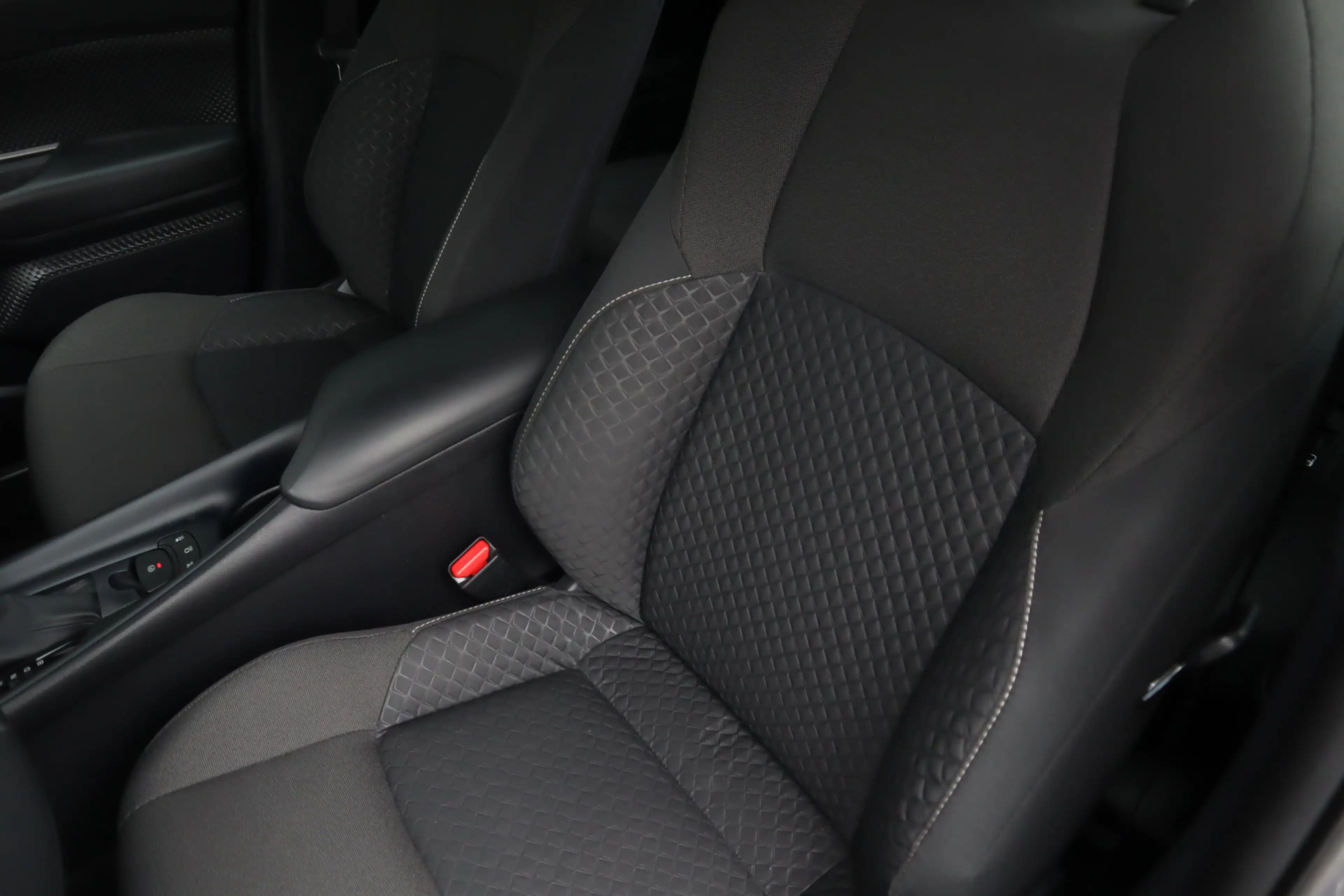 Toyota C-HR 1.8 Hybrid Navi | Camera | Carplay | ACC | 17” | D — photo 21