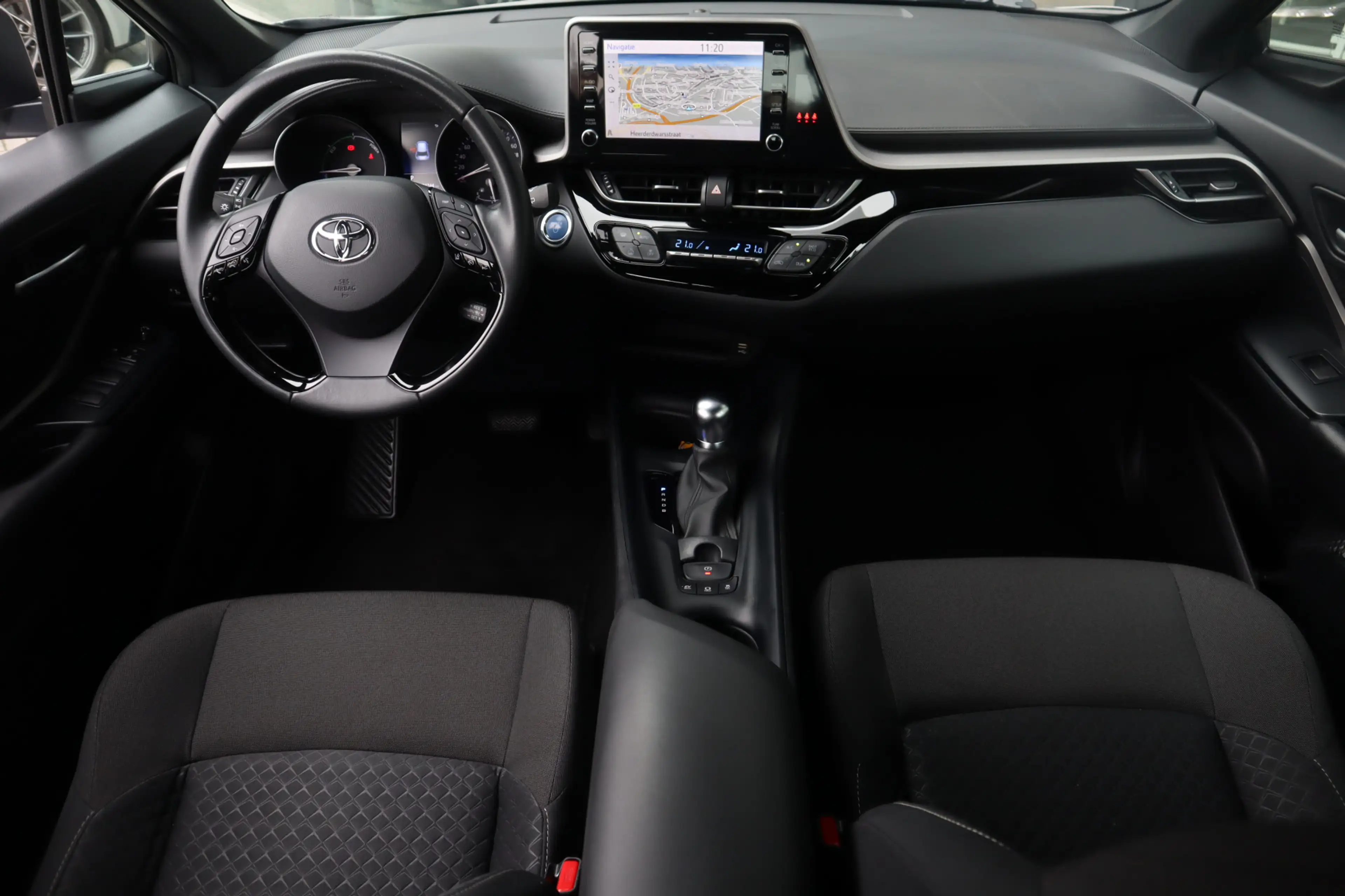 Toyota C-HR 1.8 Hybrid Navi | Camera | Carplay | ACC | 17” | D — photo 6